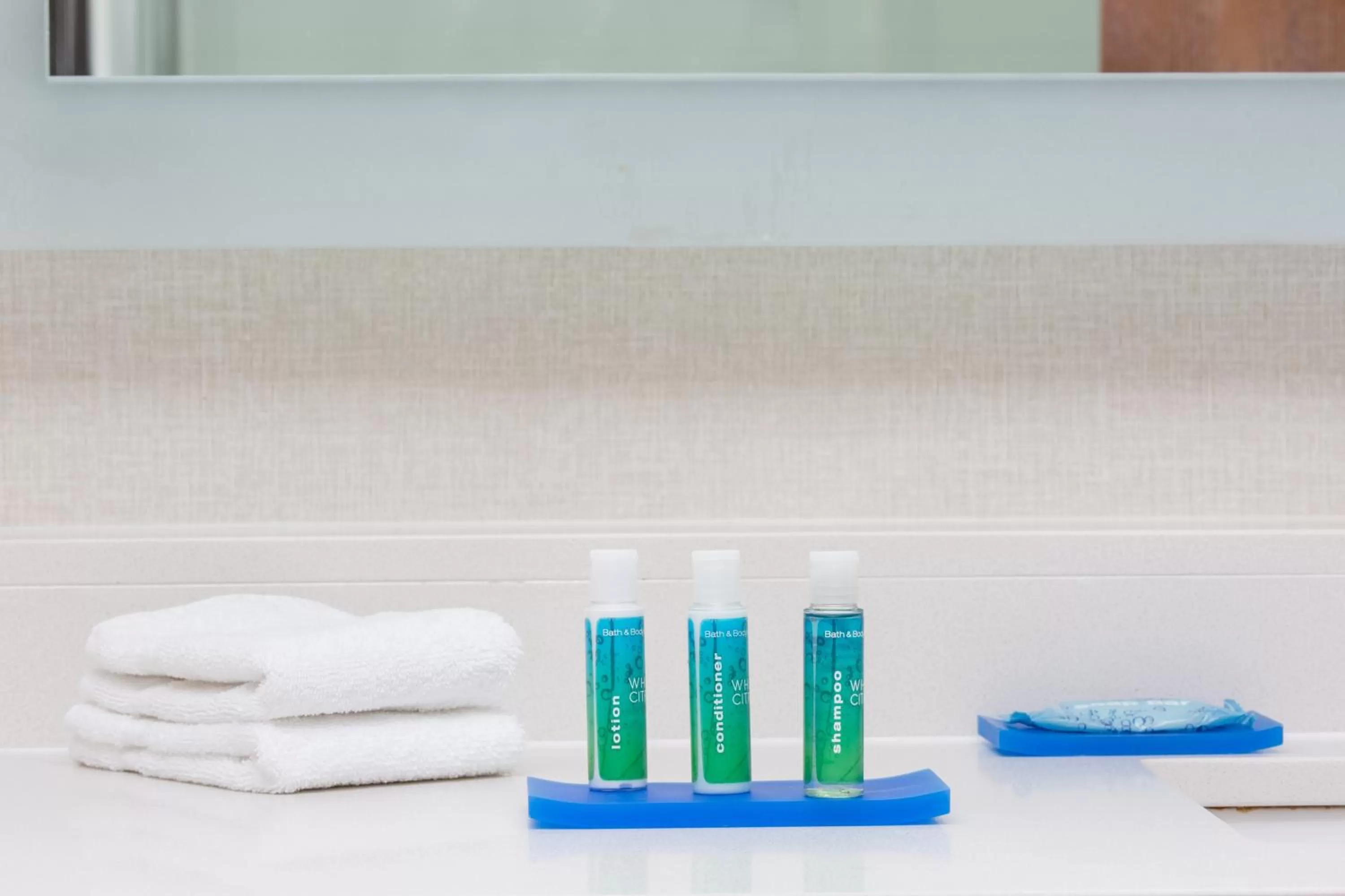 Photo of the whole room in Holiday Inn Express Hotel & Suites Bishop by IHG