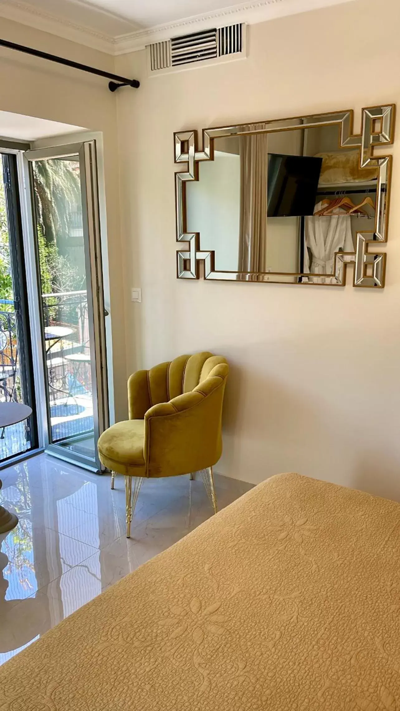 Deluxe Double Room with Balcony in Aesthesis Arxontiko Luxury Rooms Deluxe Double Room with Balcony in Aesthesis Arxontiko Luxury Rooms