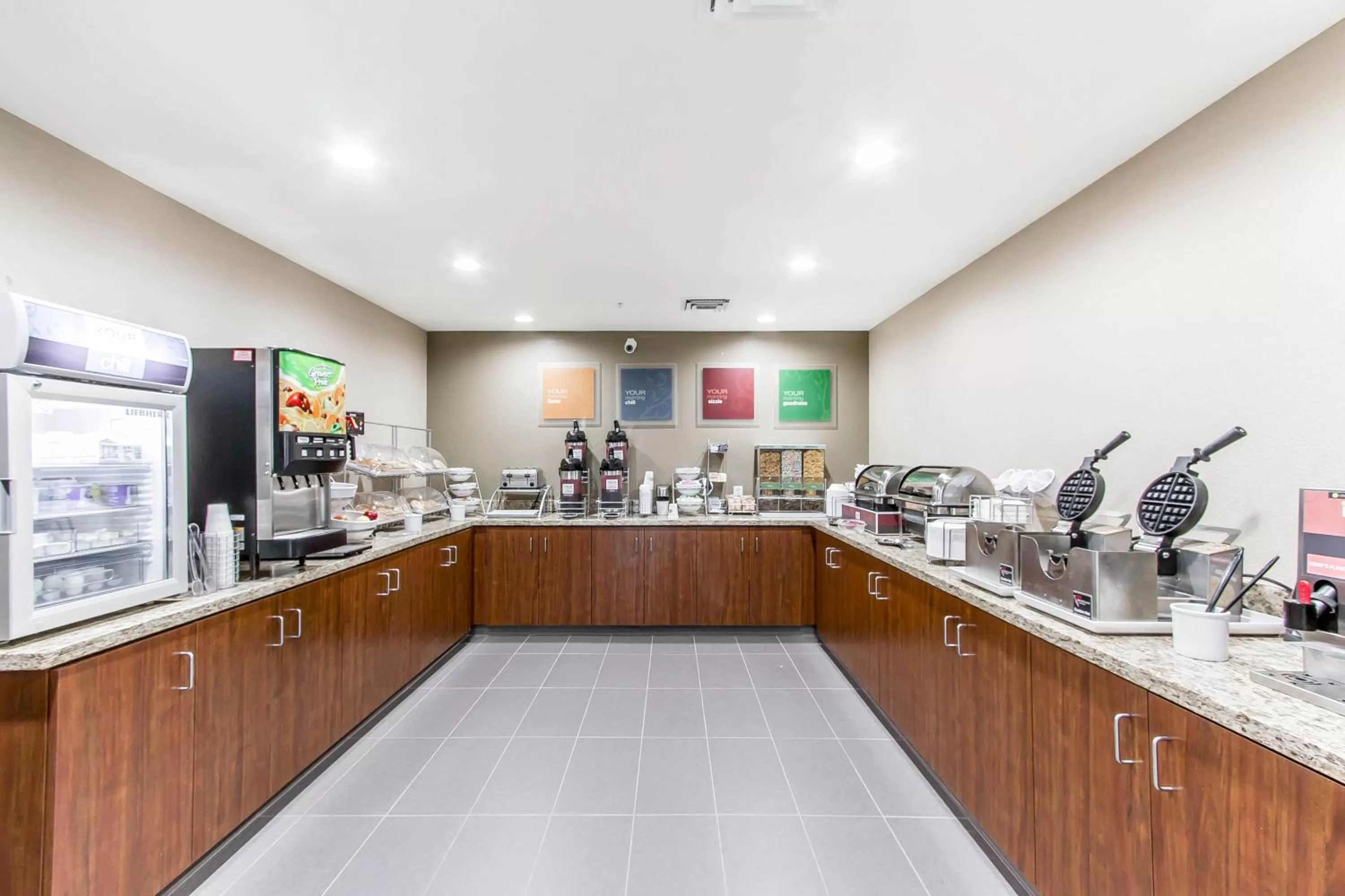 Food and drinks in Comfort Suites West Omaha