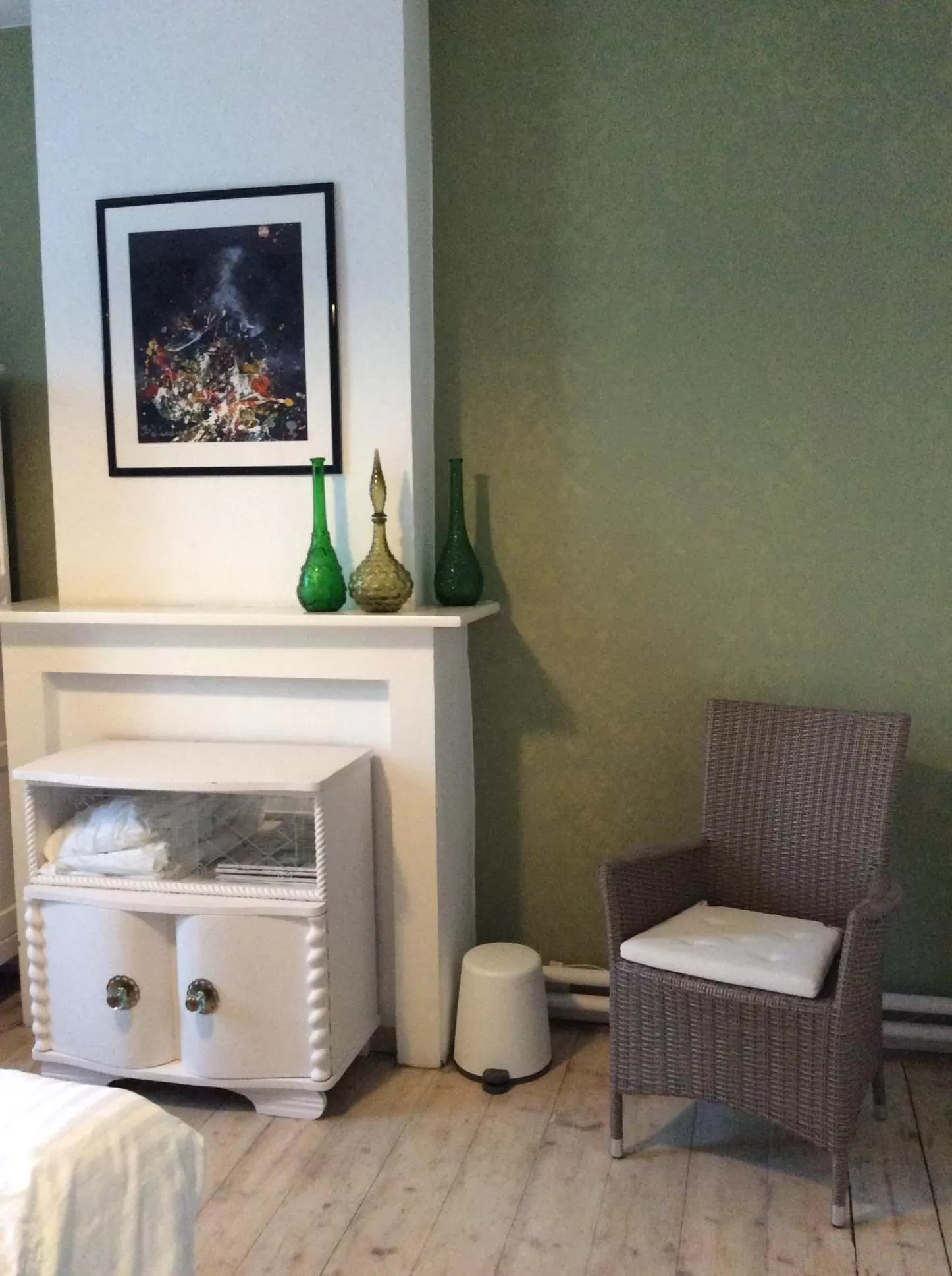 Decorative detail in Beaux Temps b&b