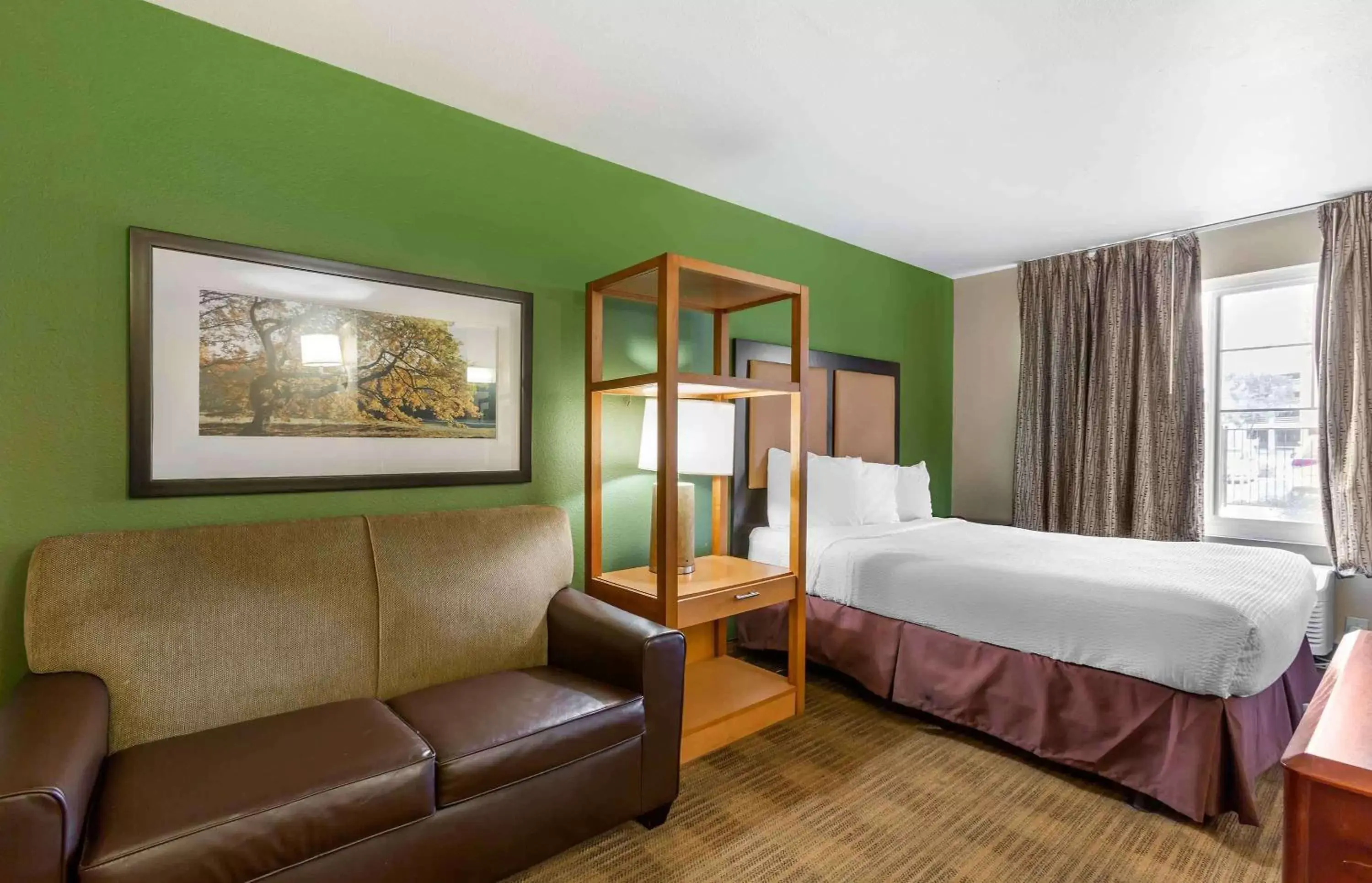 Deluxe Studio with 1 Queen Bed - Non-Smoking in Extended Stay America Suites - Phoenix - Midtown Deluxe Studio with 1 Queen Bed - Non-Smoking in Extended Stay America Suites - Phoenix - Midtown