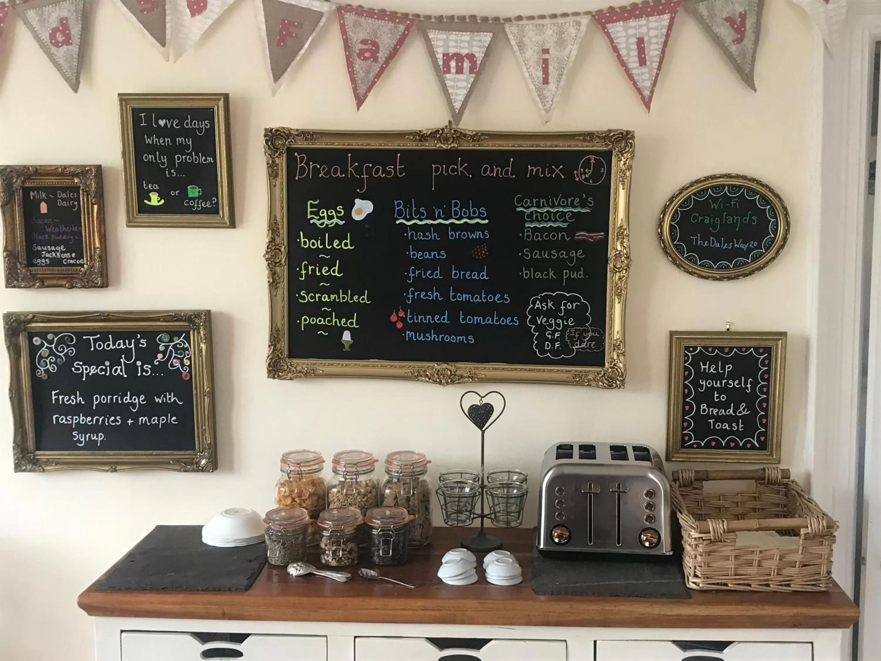 Dining area in Craiglands Bed and Breakfast, Grassington