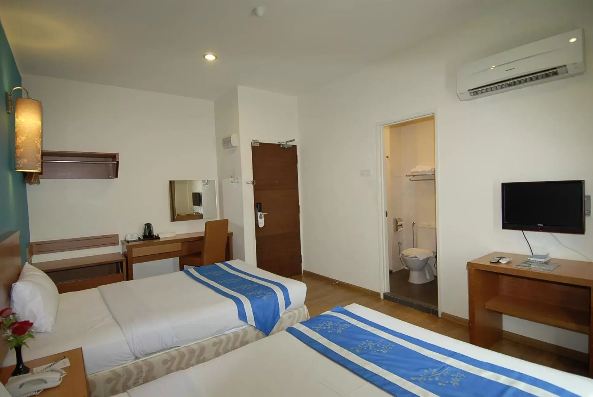 Deluxe Twin Room in Victoria Inn, Penang Deluxe Twin Room in Victoria Inn, Penang