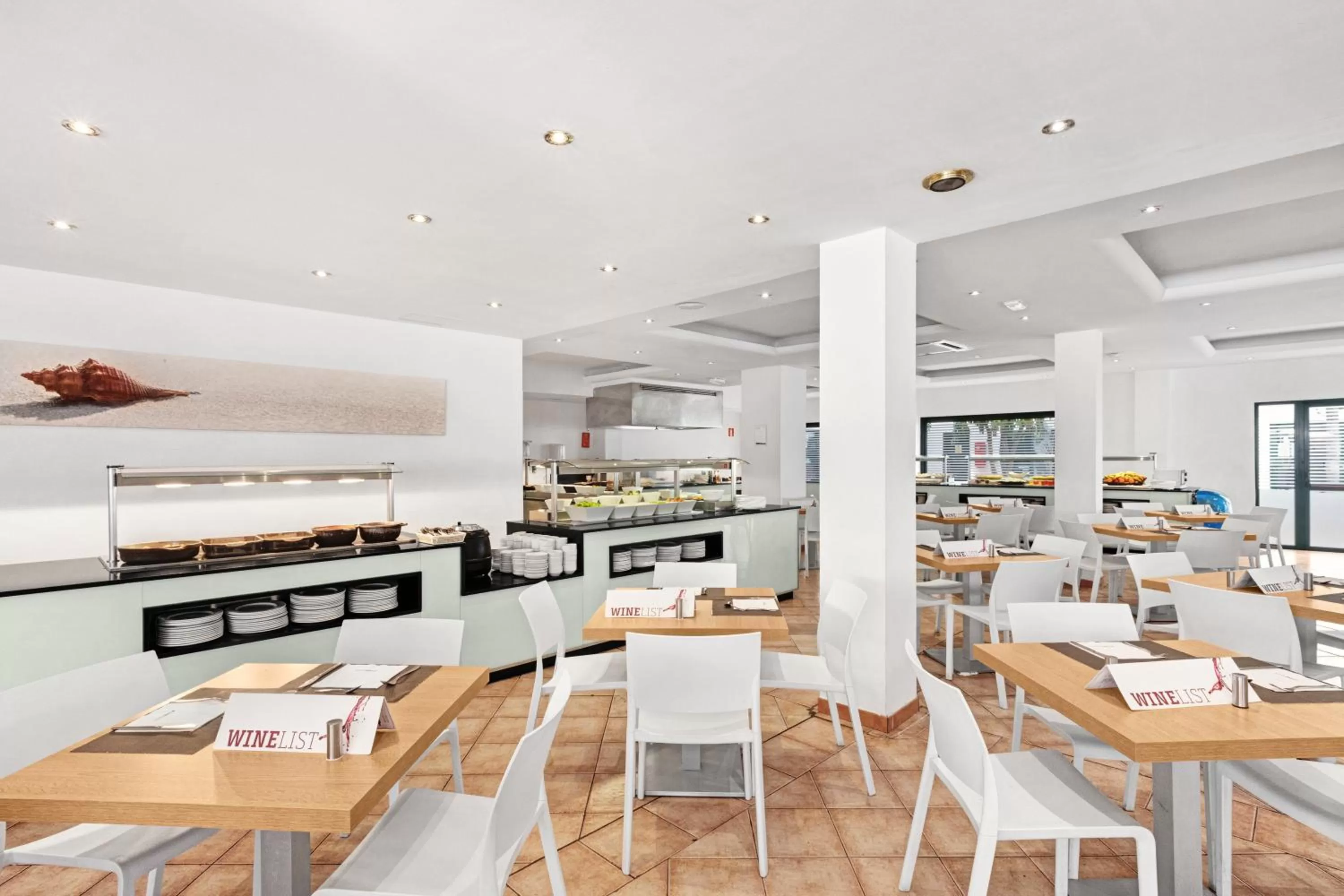 Restaurant/places to eat in Hotel THB Flora