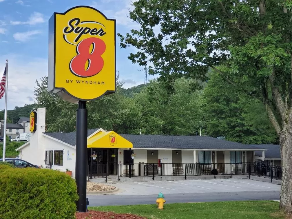 Super 8 by Wyndham Asheville/Biltmore