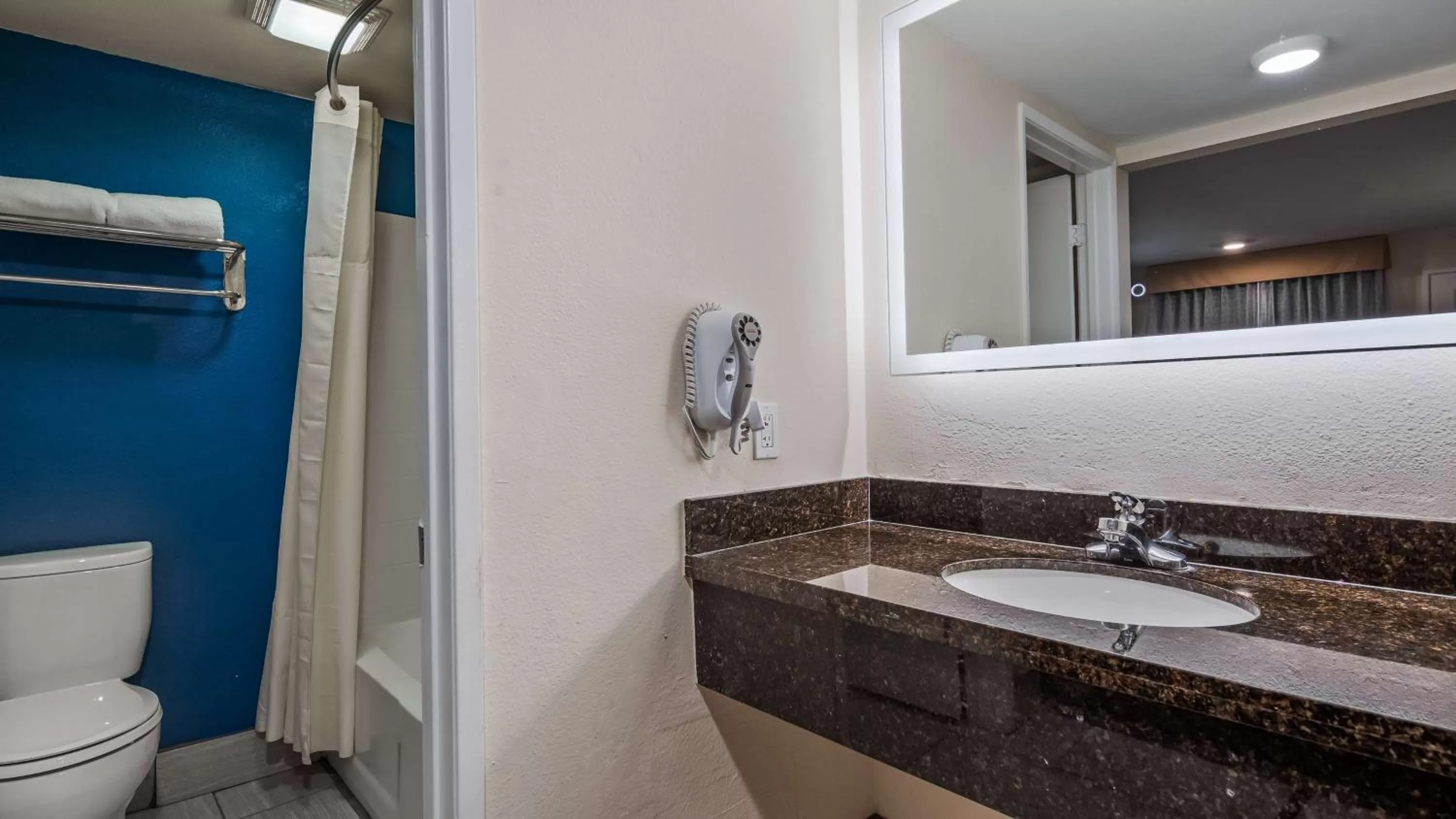 Bathroom in SureStay Plus Hotel by Best Western Hesperia