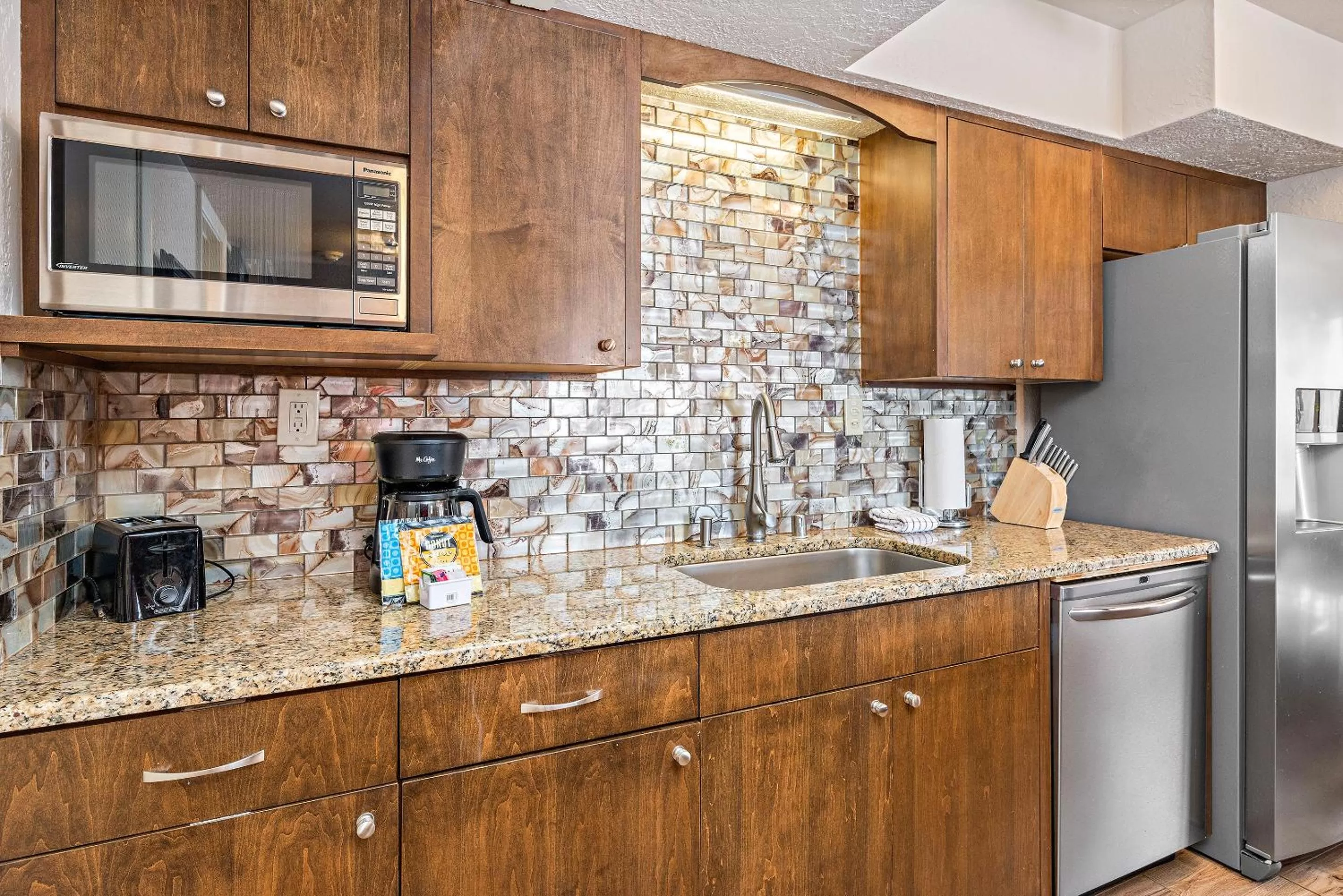 Kitchen or kitchenette in Fort Marcy Suites by All Seasons Resort Lodging