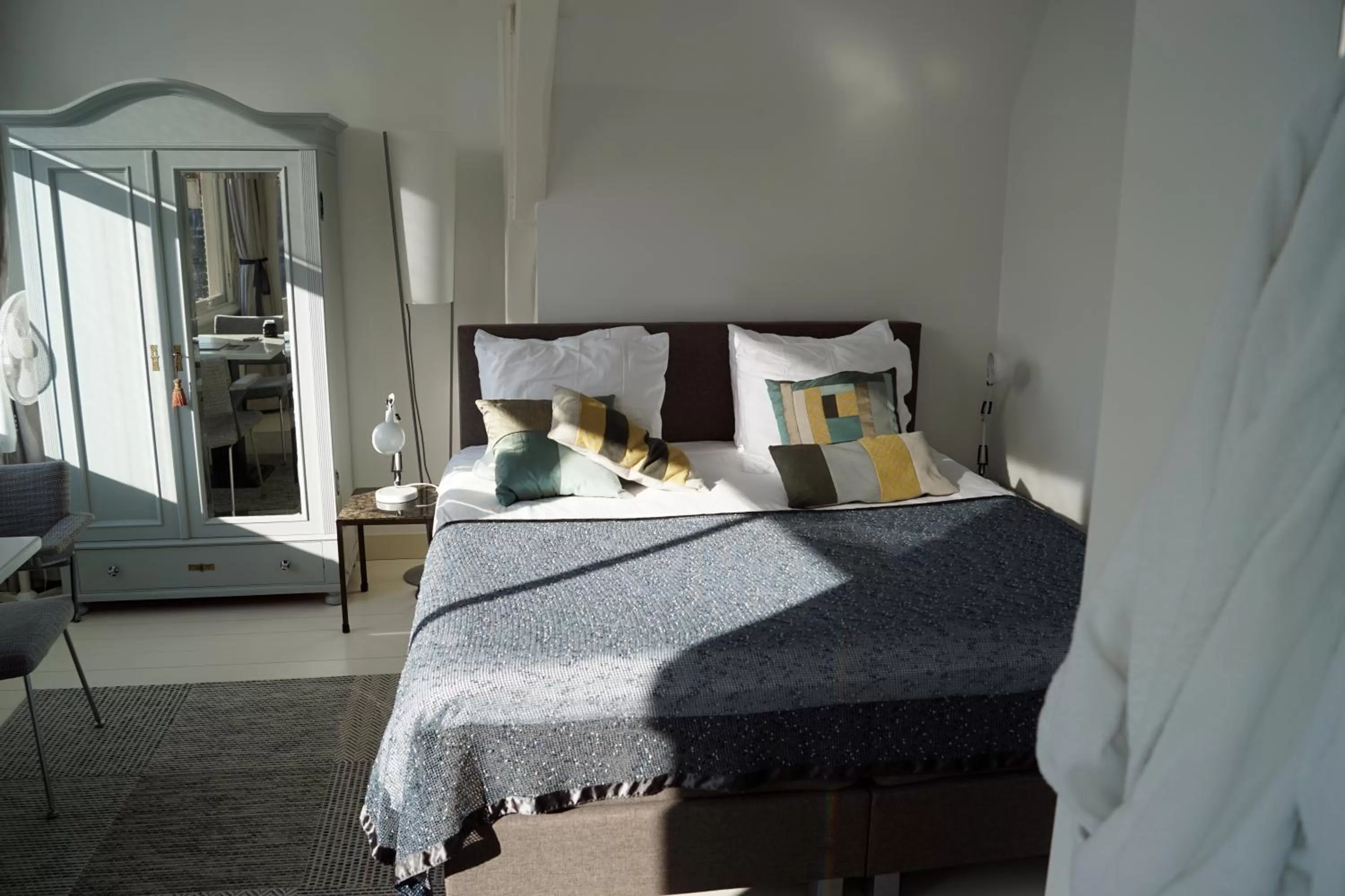 Property building, Bed in NR22 Leiden