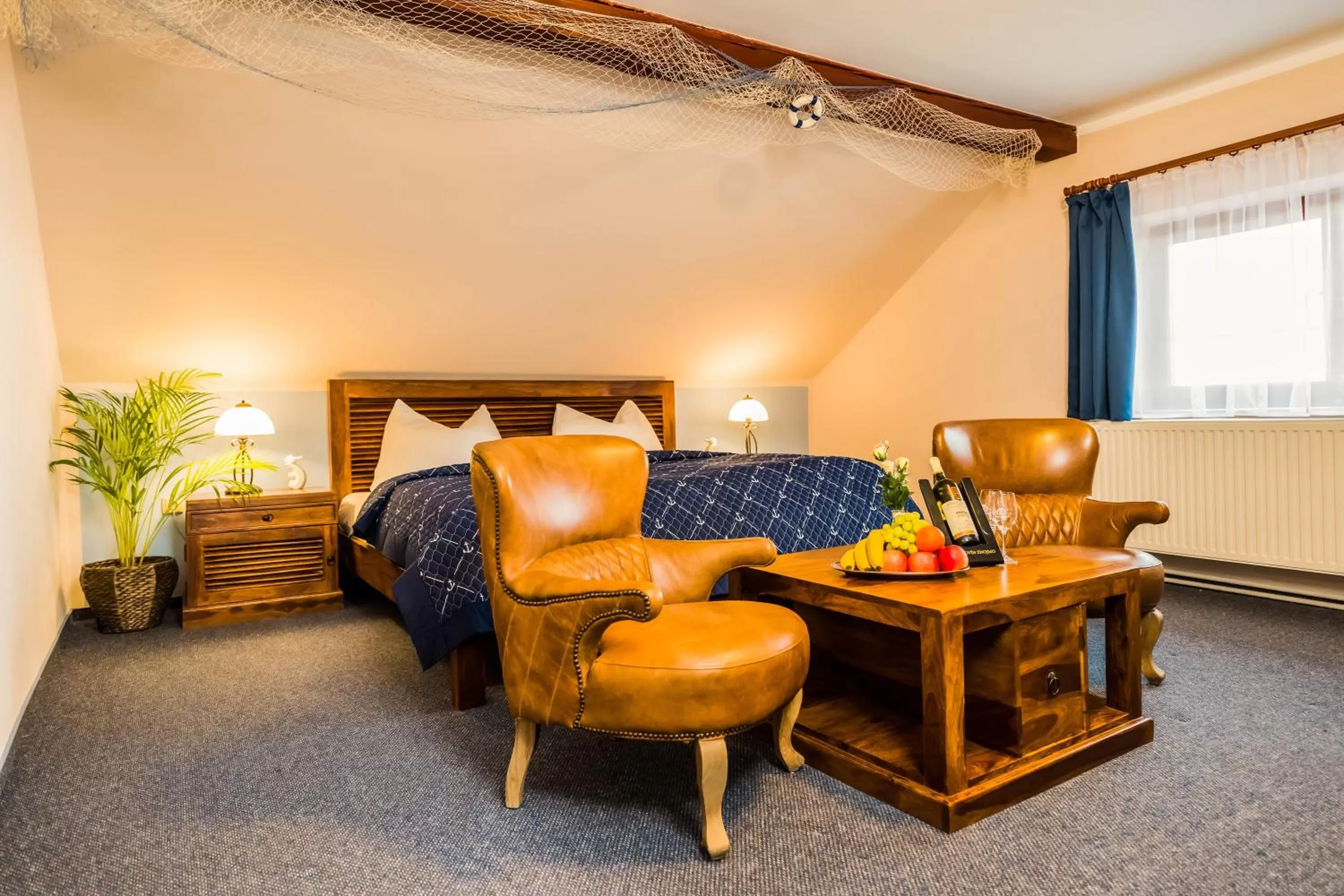 Photo of the whole room in La Port