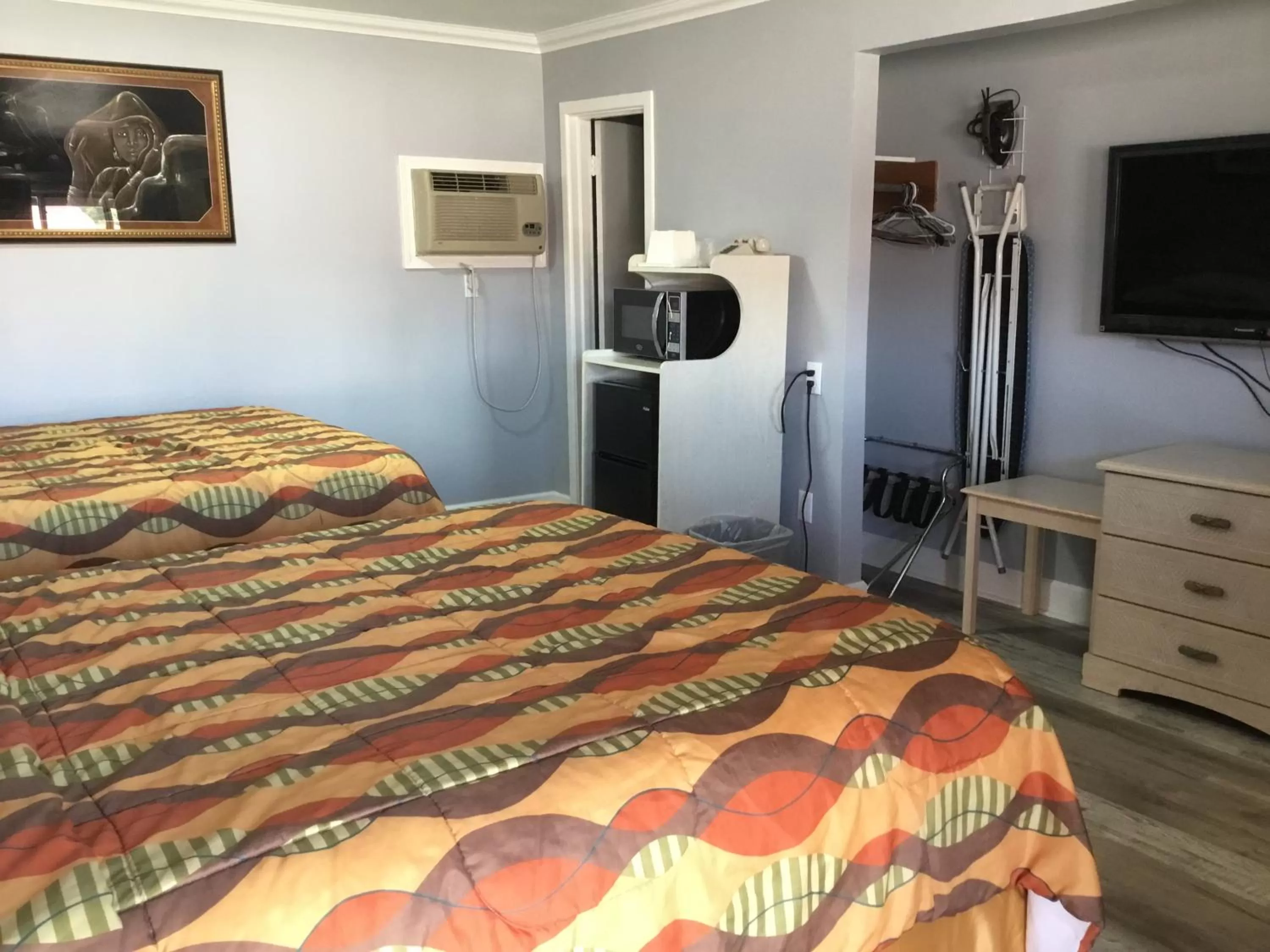 Bedroom, Bed in Budget Inn Plainview