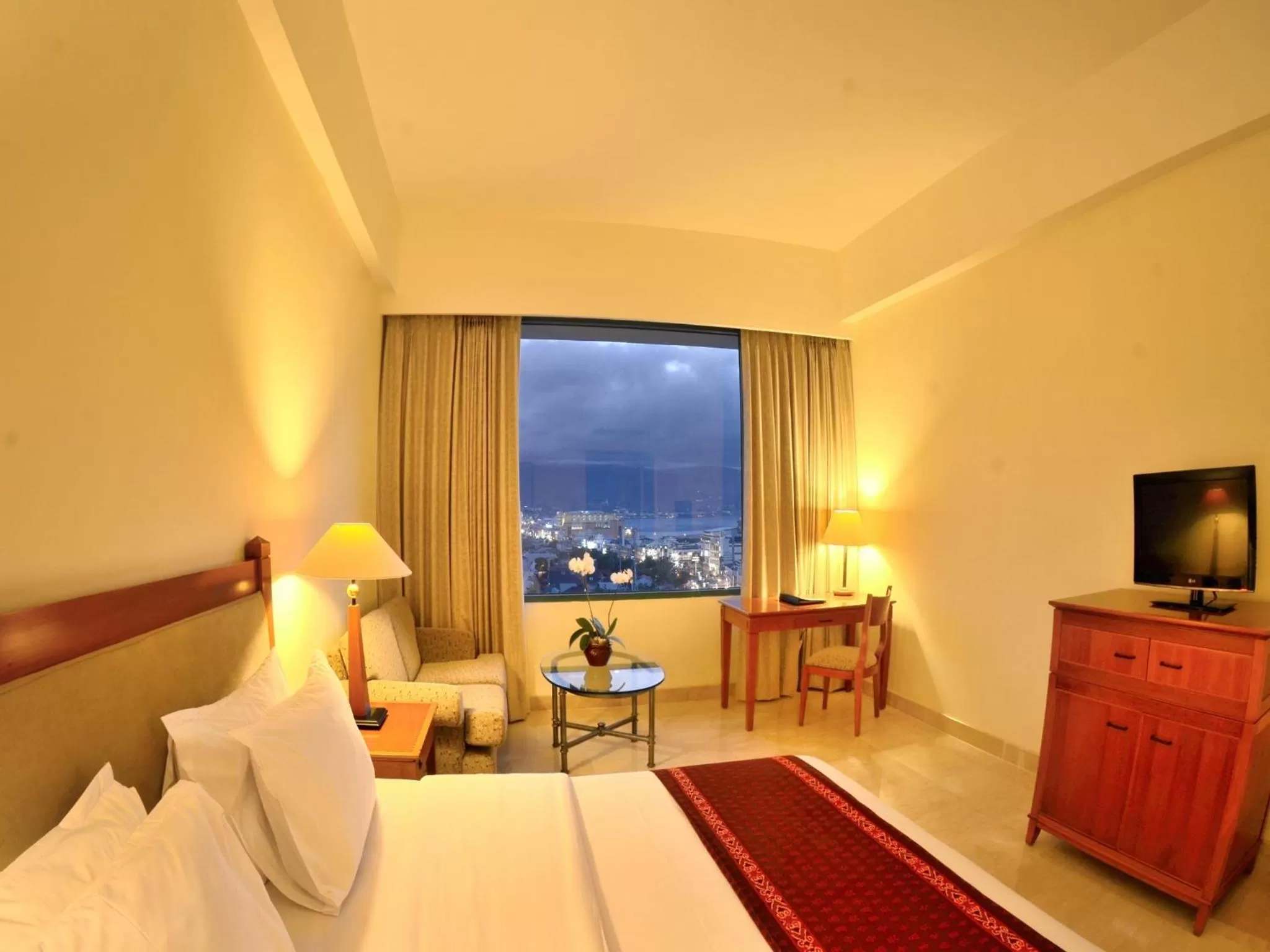 City view, Bed in Aryaduta Manado