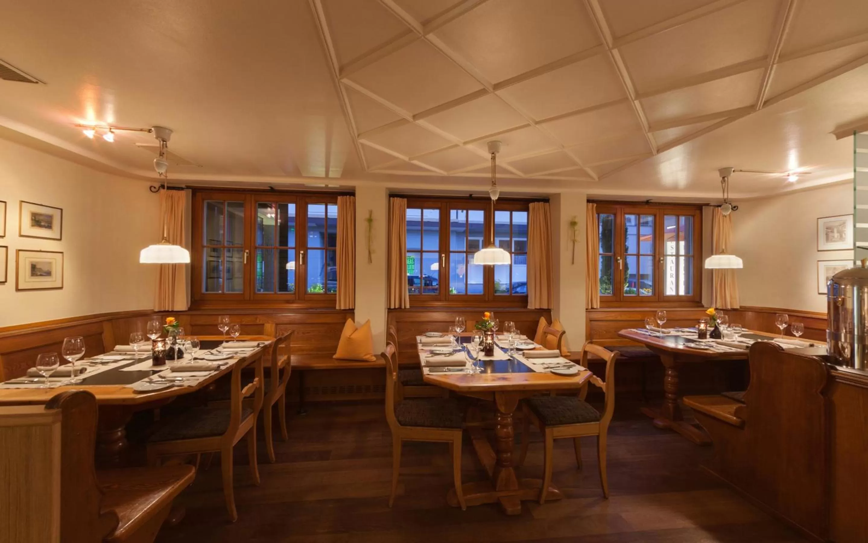 Restaurant/places to eat in Hotel Germania