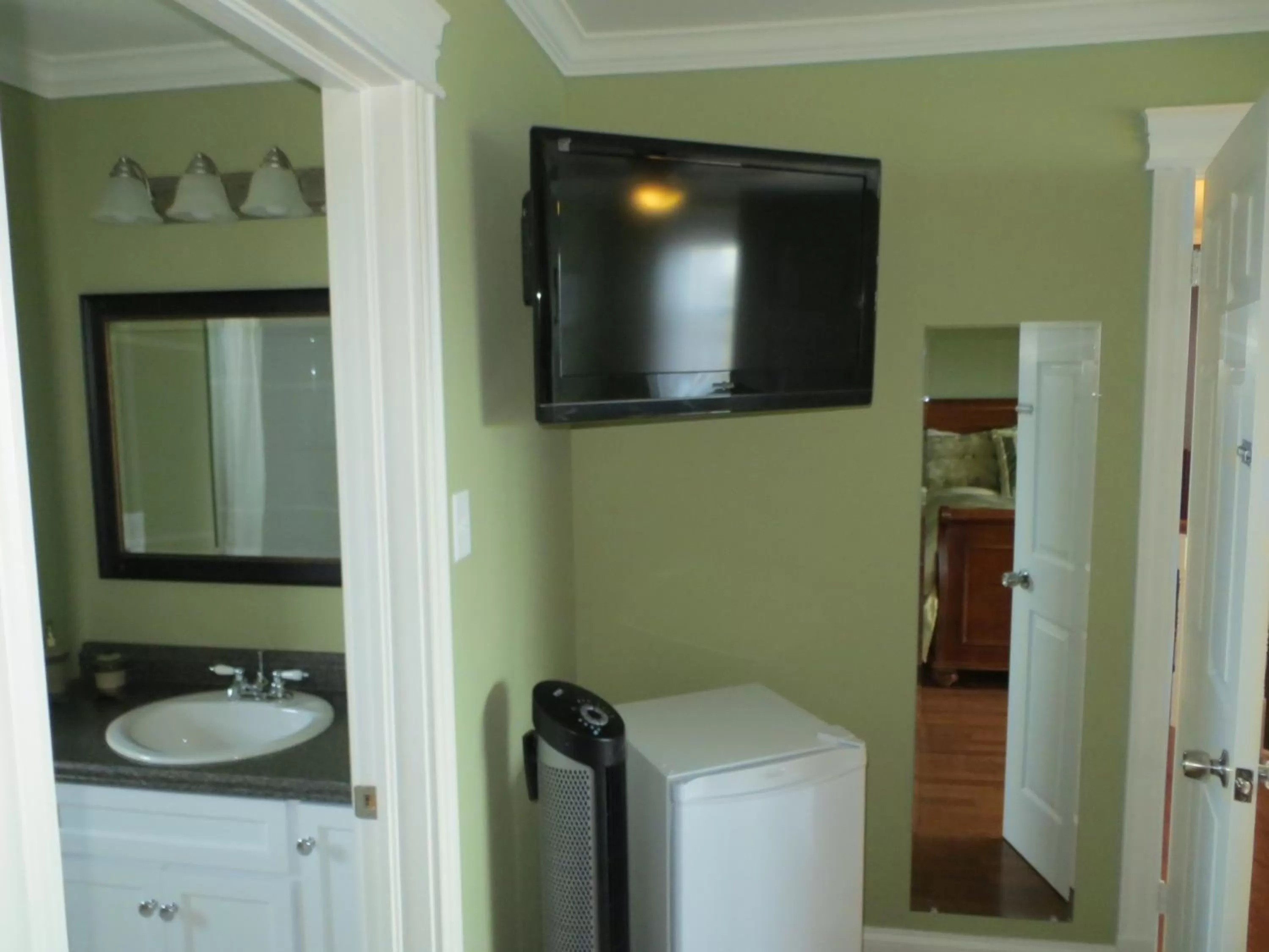 Bathroom in Lancaster Inn B&B