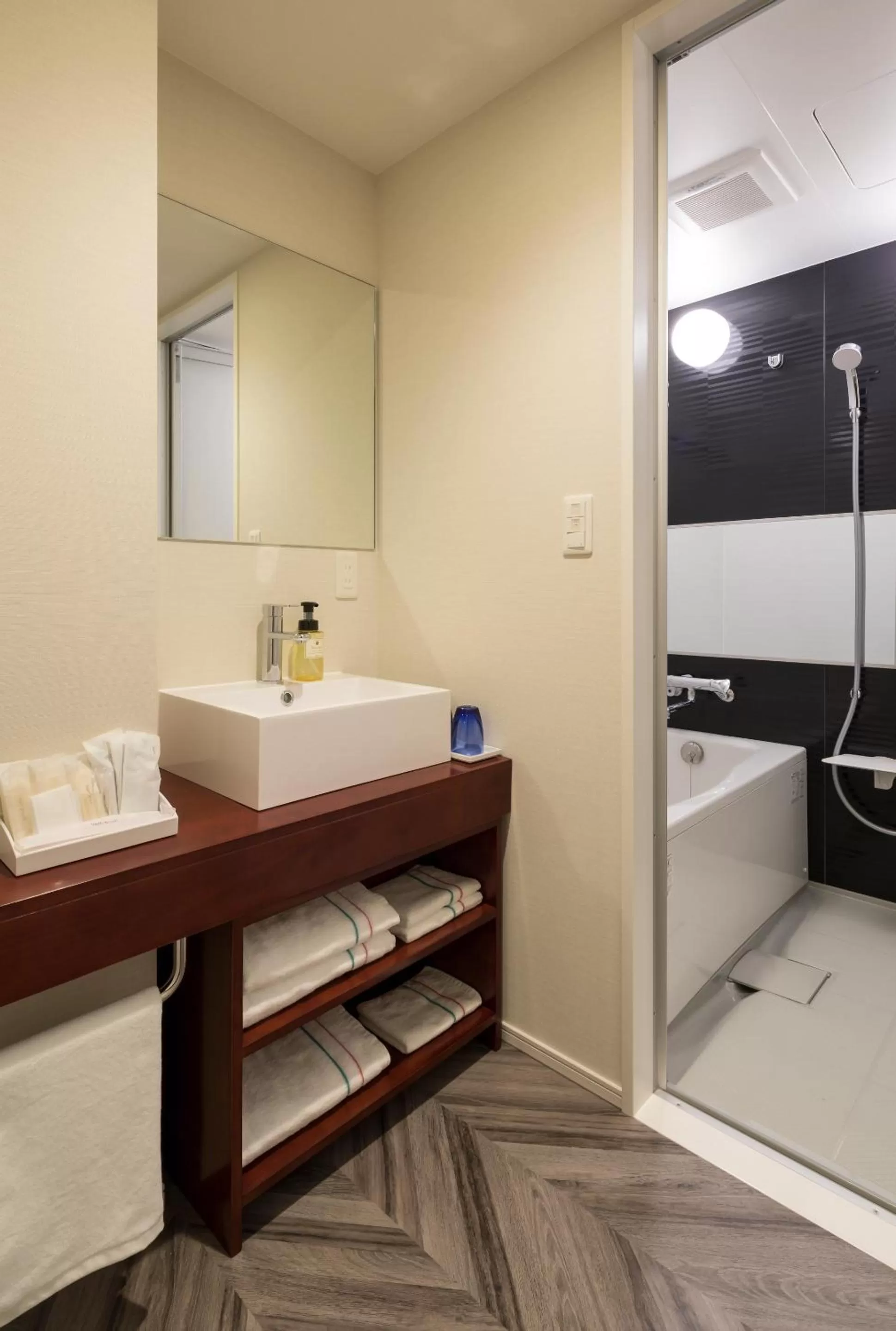 Photo of the whole room in SARASA HOTEL Shin-Osaka