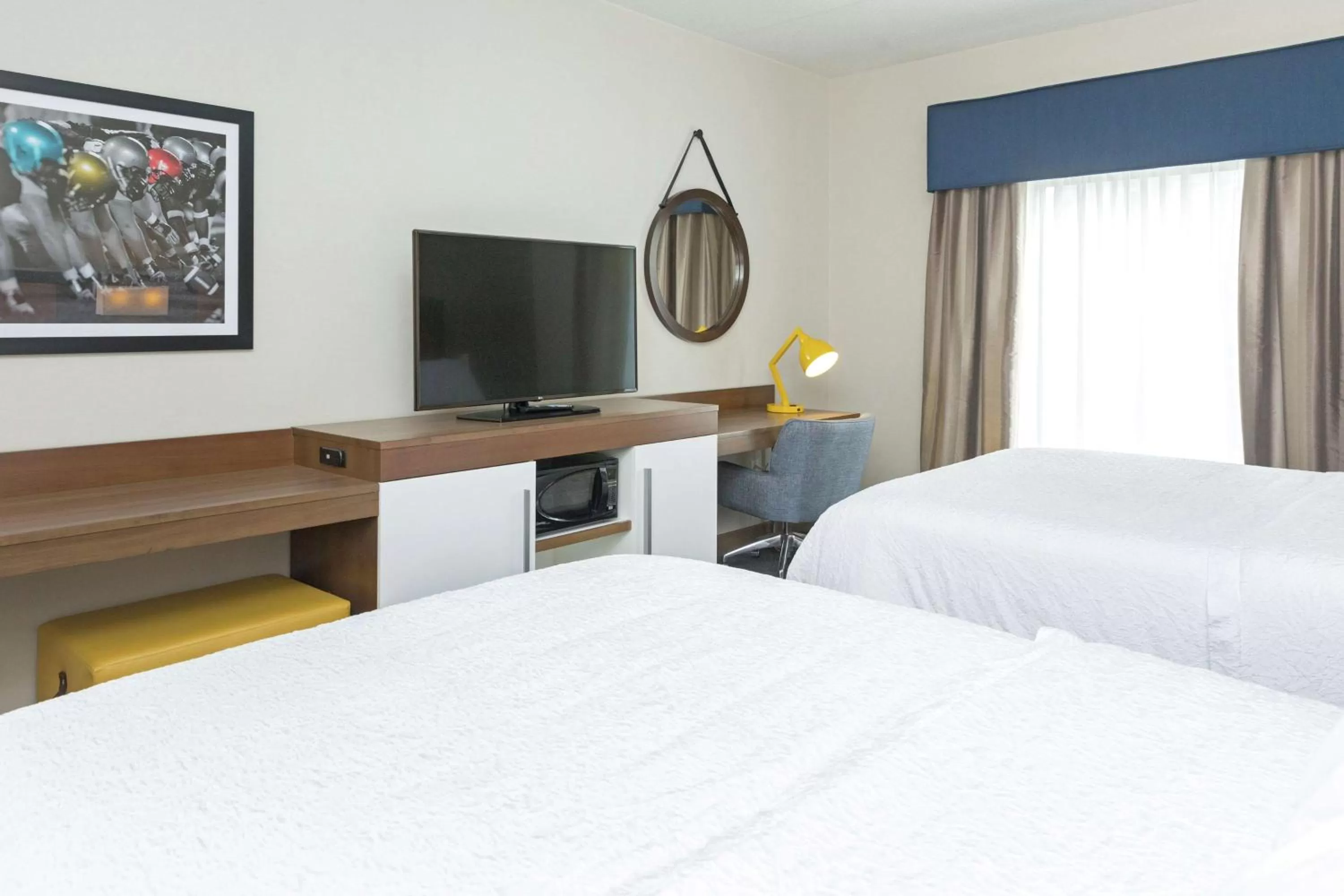 Bed in Hampton Inn & Suites Morgantown / University Town Centre