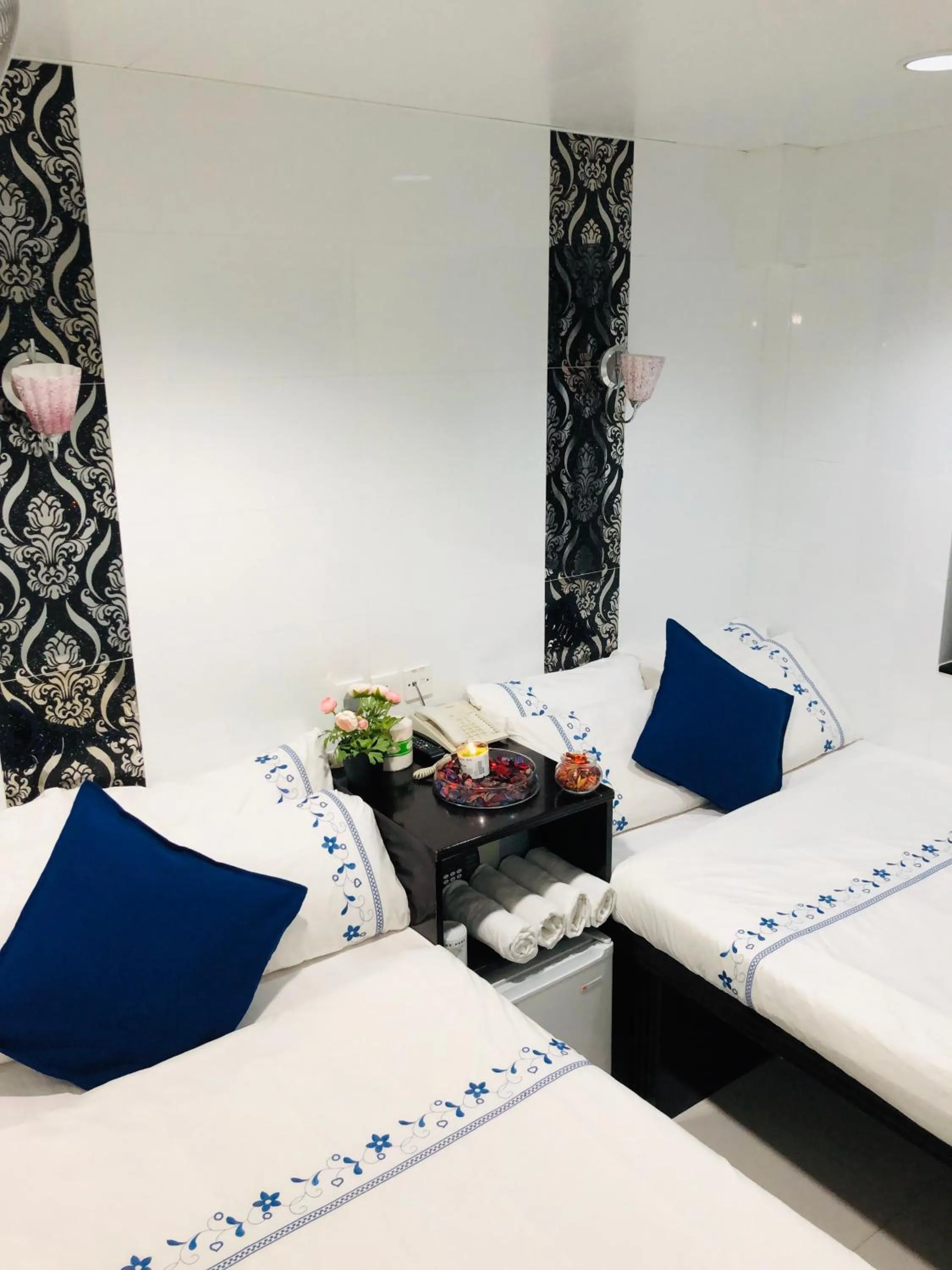 cot, Seating Area in Ashoka Hostel