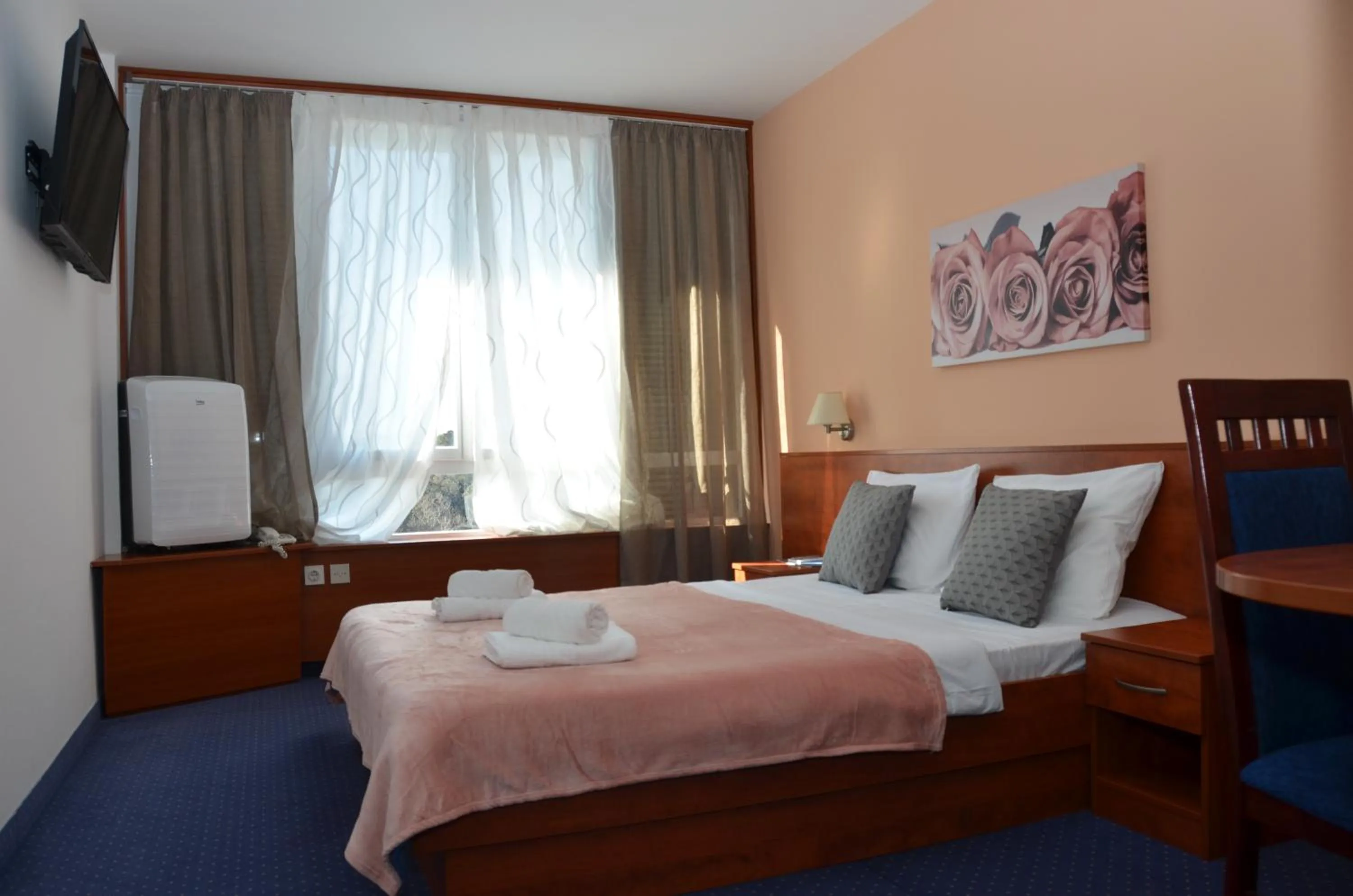 Photo of the whole room in Liberty S Hotel