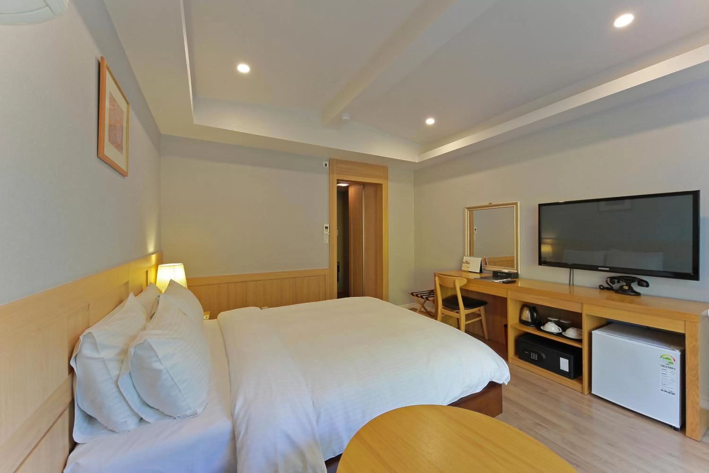 TV and multimedia, Bed in Benikea Swiss Rosen Hotel