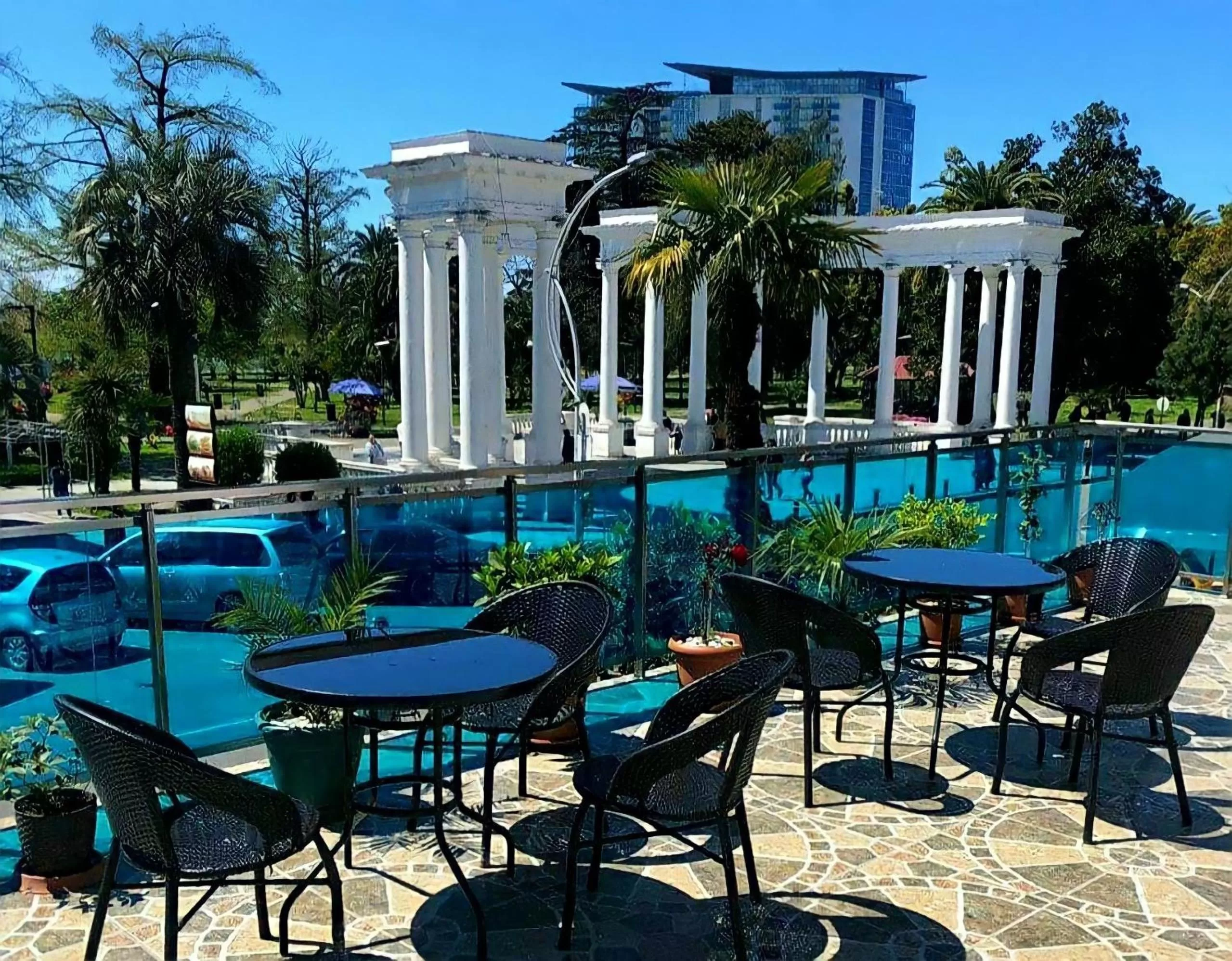 Balcony/Terrace, Swimming Pool in Hotel Park