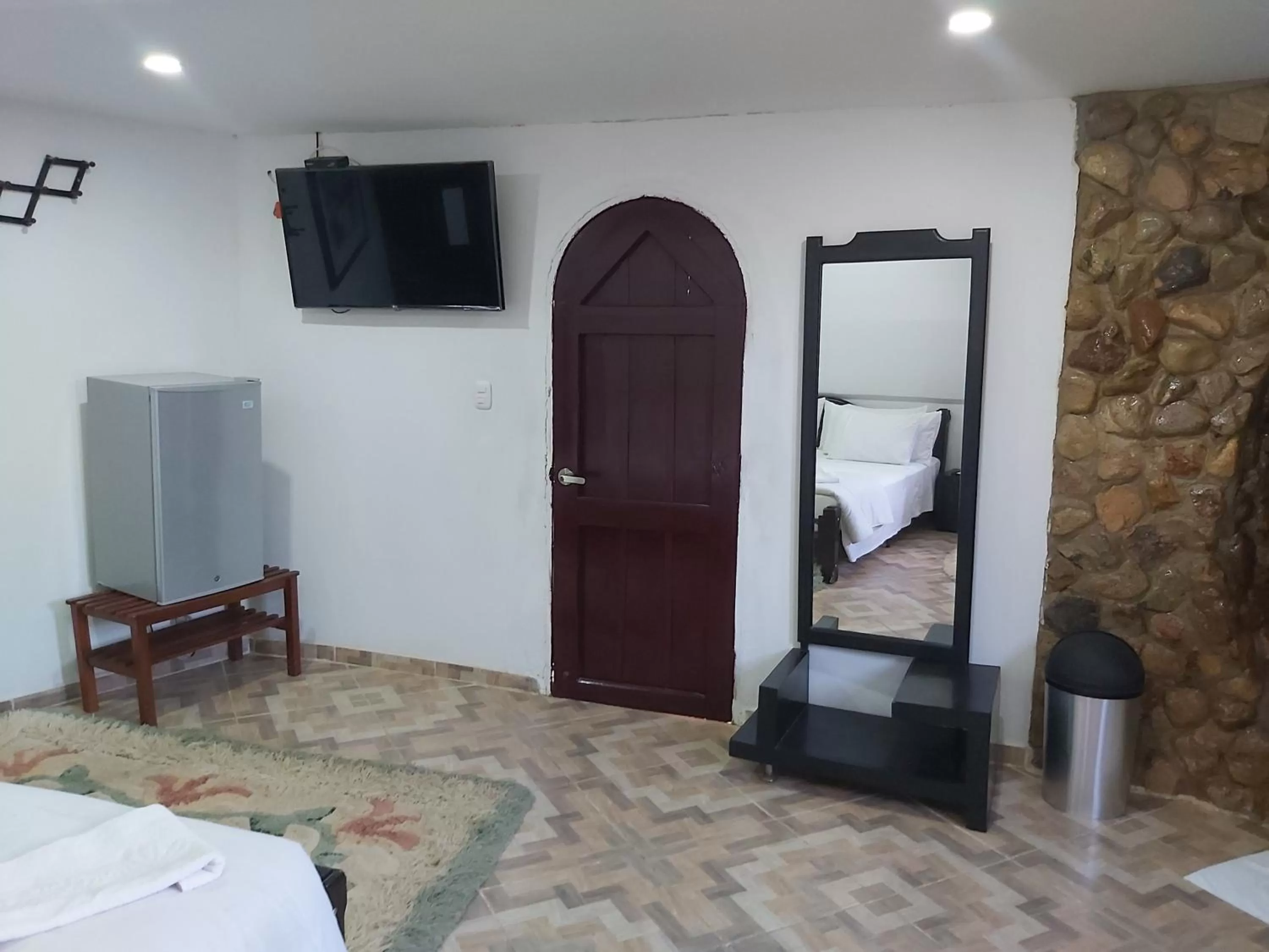 Communal lounge/ TV room, TV/Entertainment Center in Eco-Hotel Villa Elina