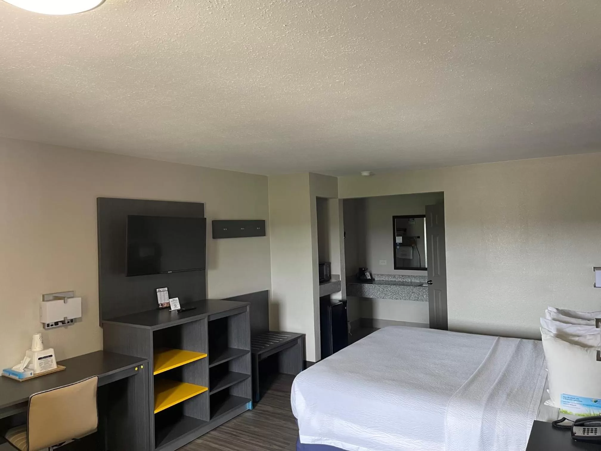 Photo of the whole room in Days Inn by Wyndham Ruston LA