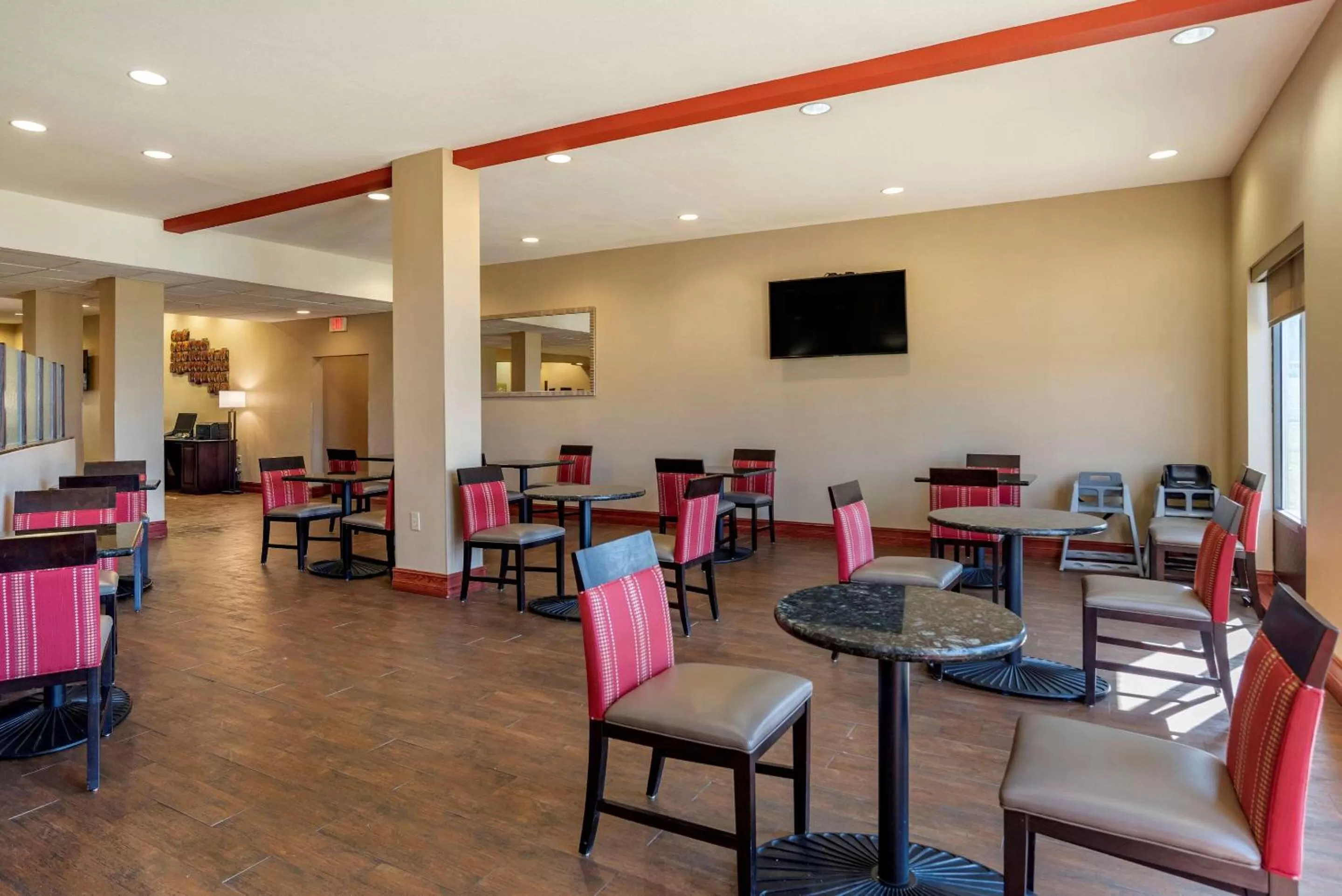 Restaurant/places to eat in Comfort Suites Airport South