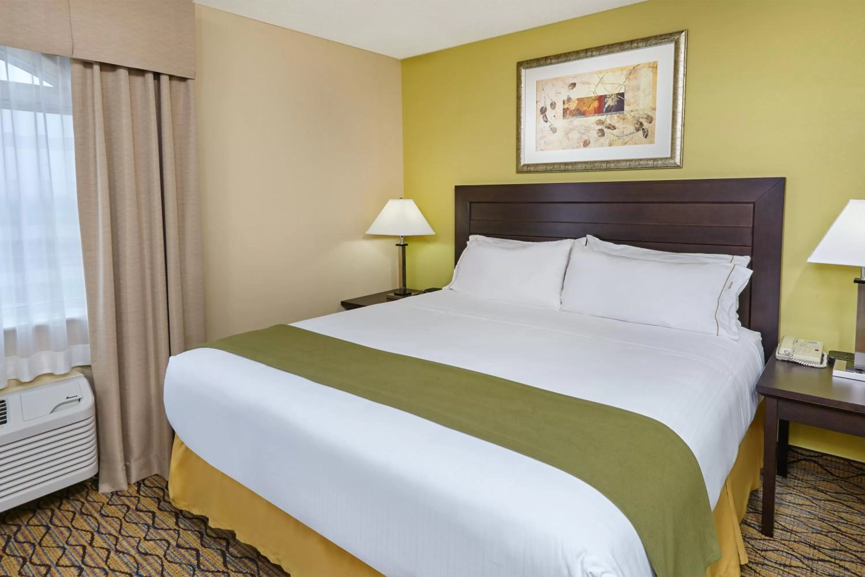 Bedroom, Bed in Holiday Inn Express & Suites Chicago-Libertyville by IHG