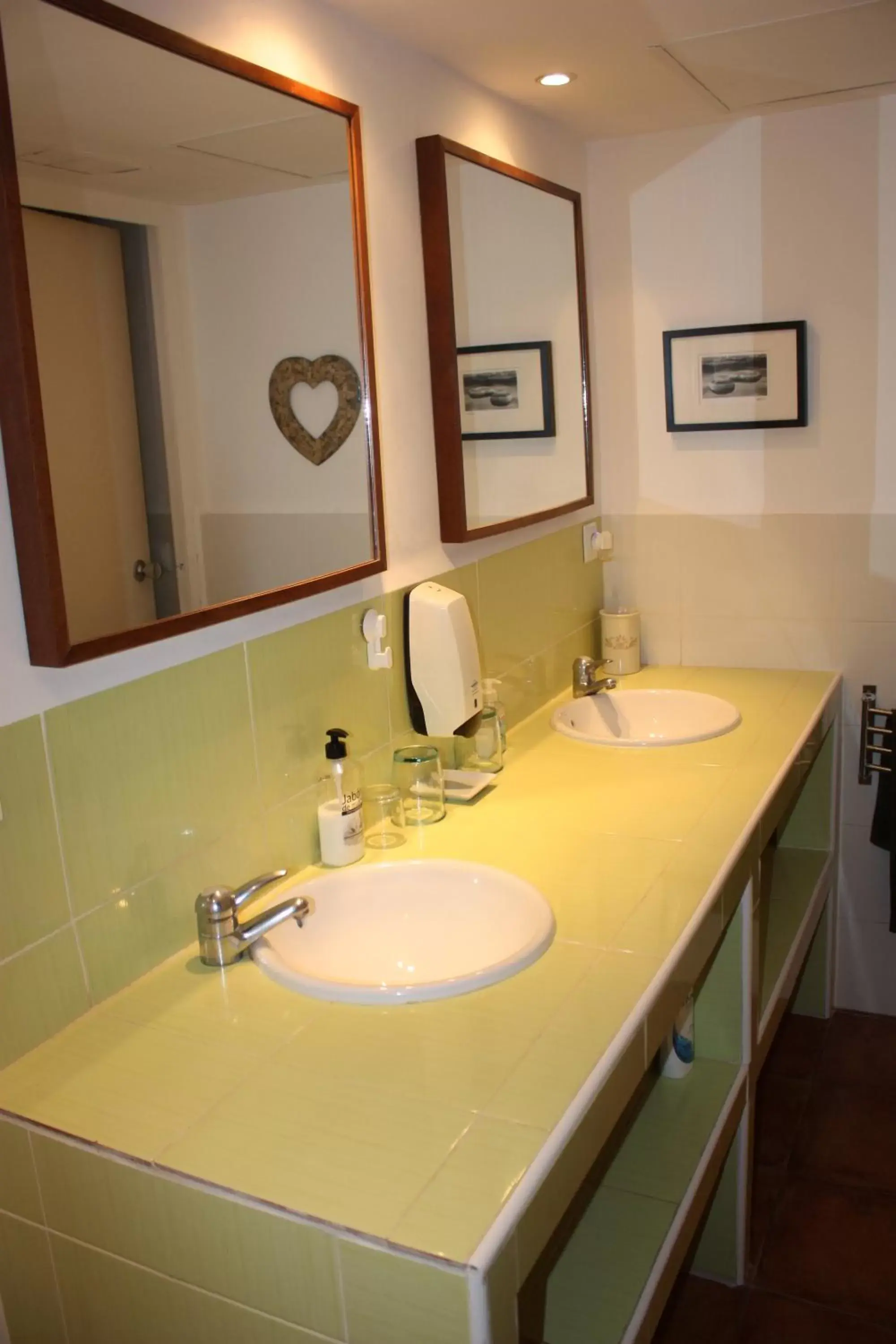 Classic Twin Room with Shared Bathroom in B&B Inés Classic Twin Room with Shared Bathroom in B&B Inés