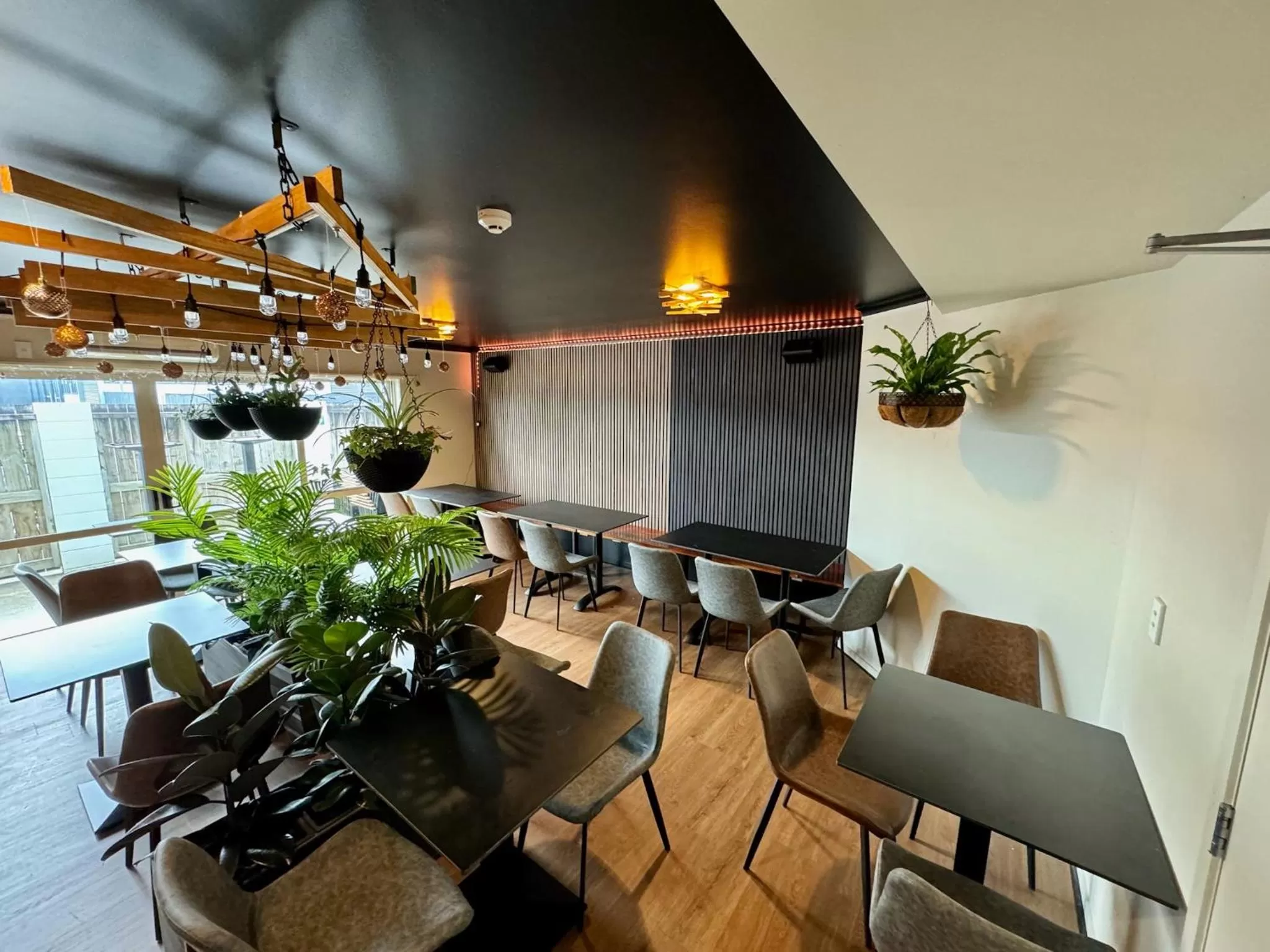 Restaurant/places to eat in B-Ks Premier Motel Palmerston North