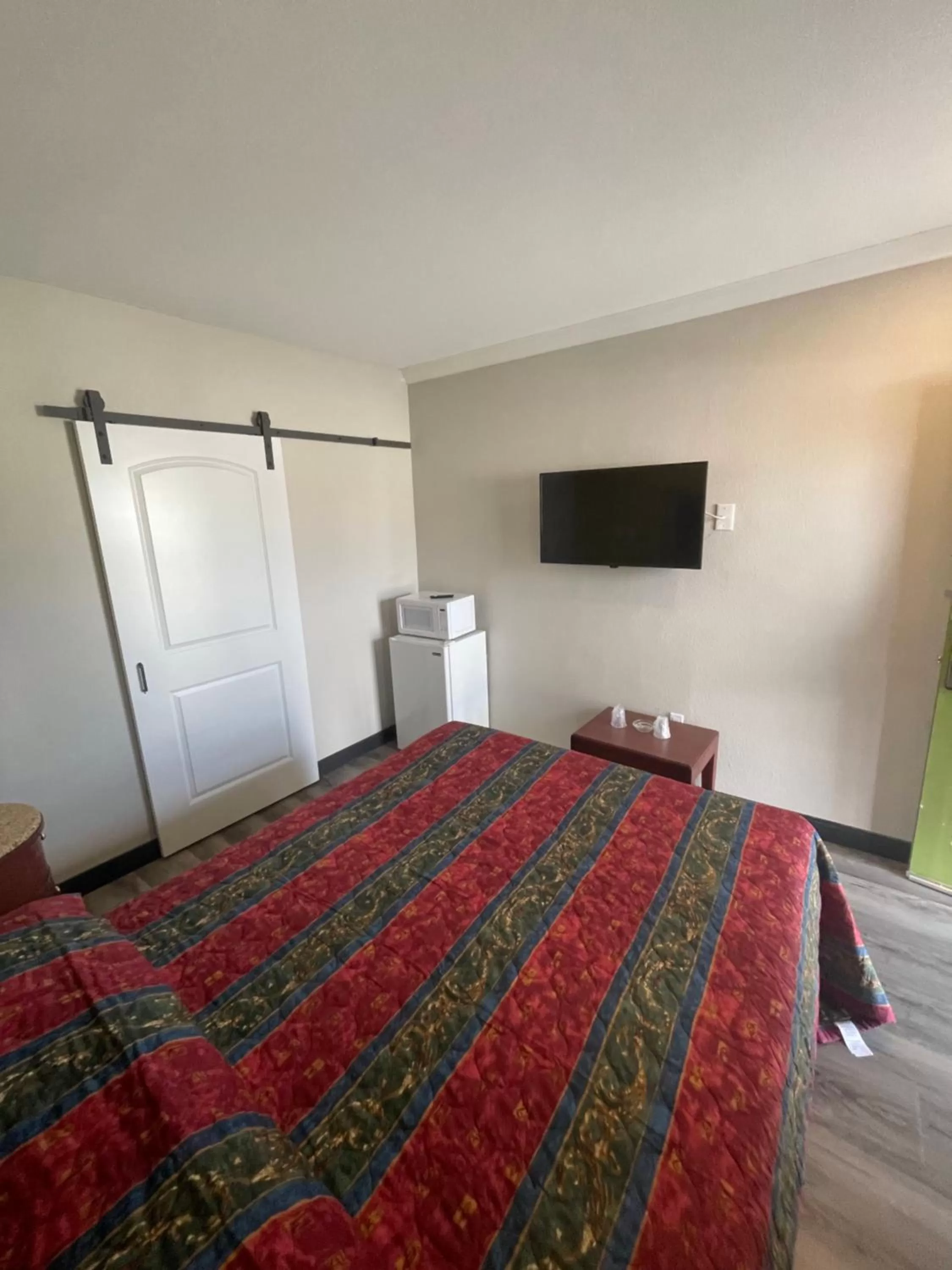 Bed in Stadium Inn & Spas