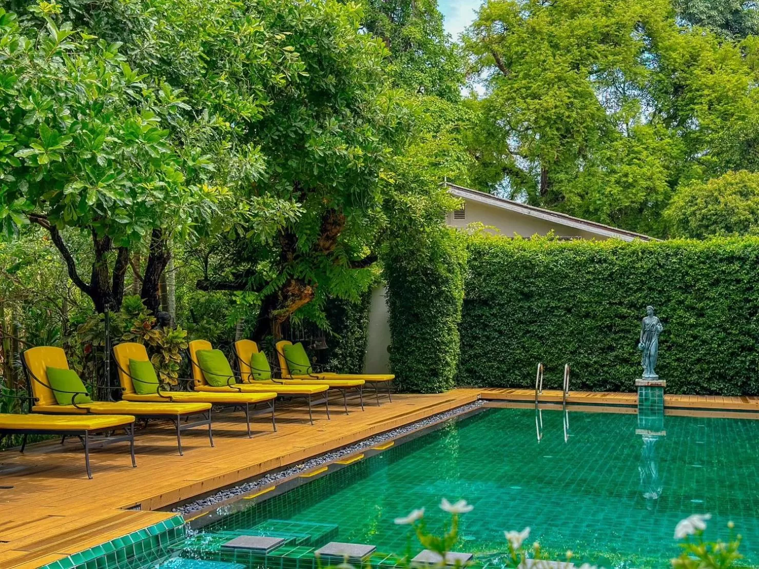 Swimming pool in At Pingnakorn Riverside