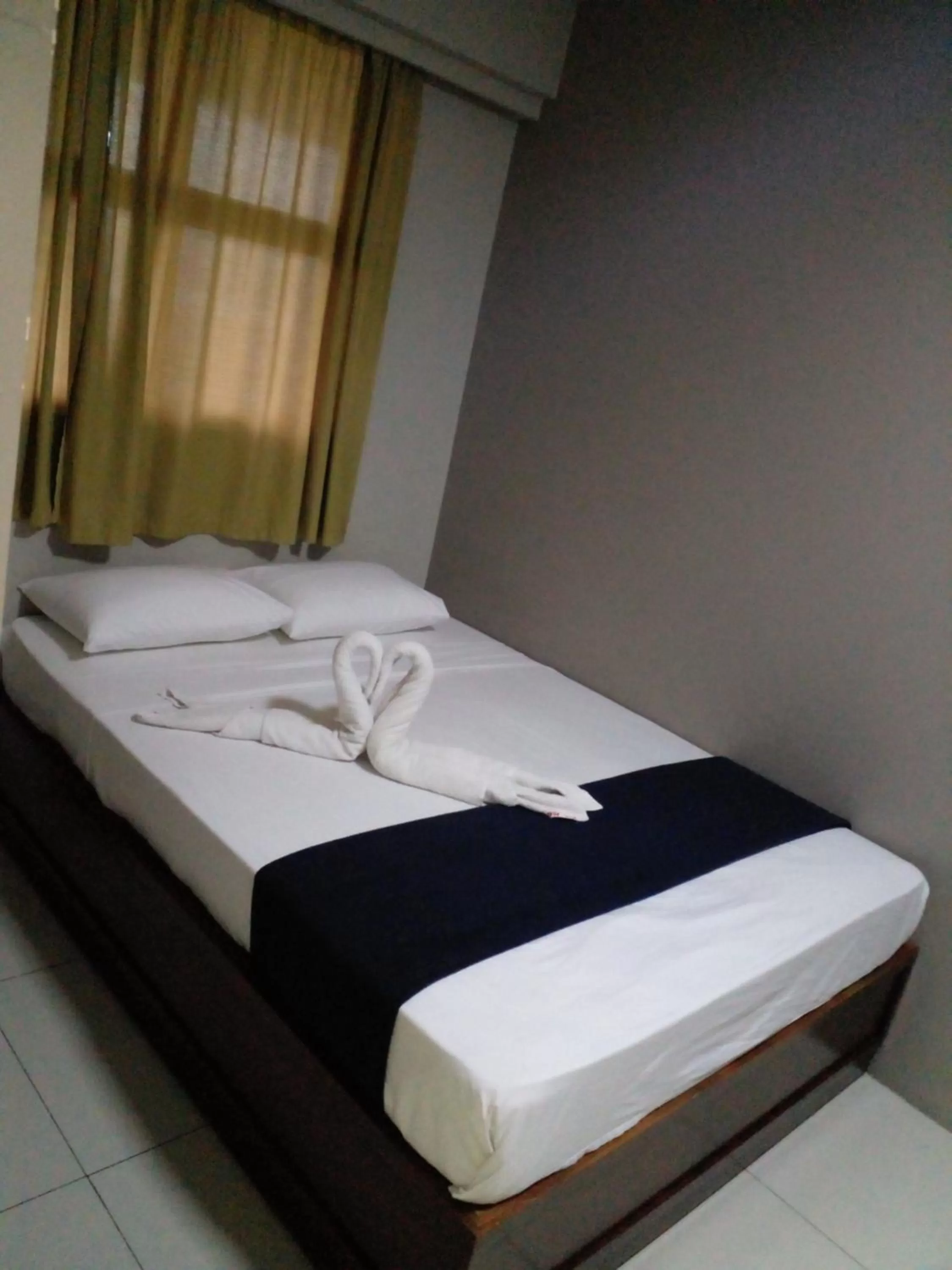 Bedroom, Bed in Sunseekers Outrigger Hotel