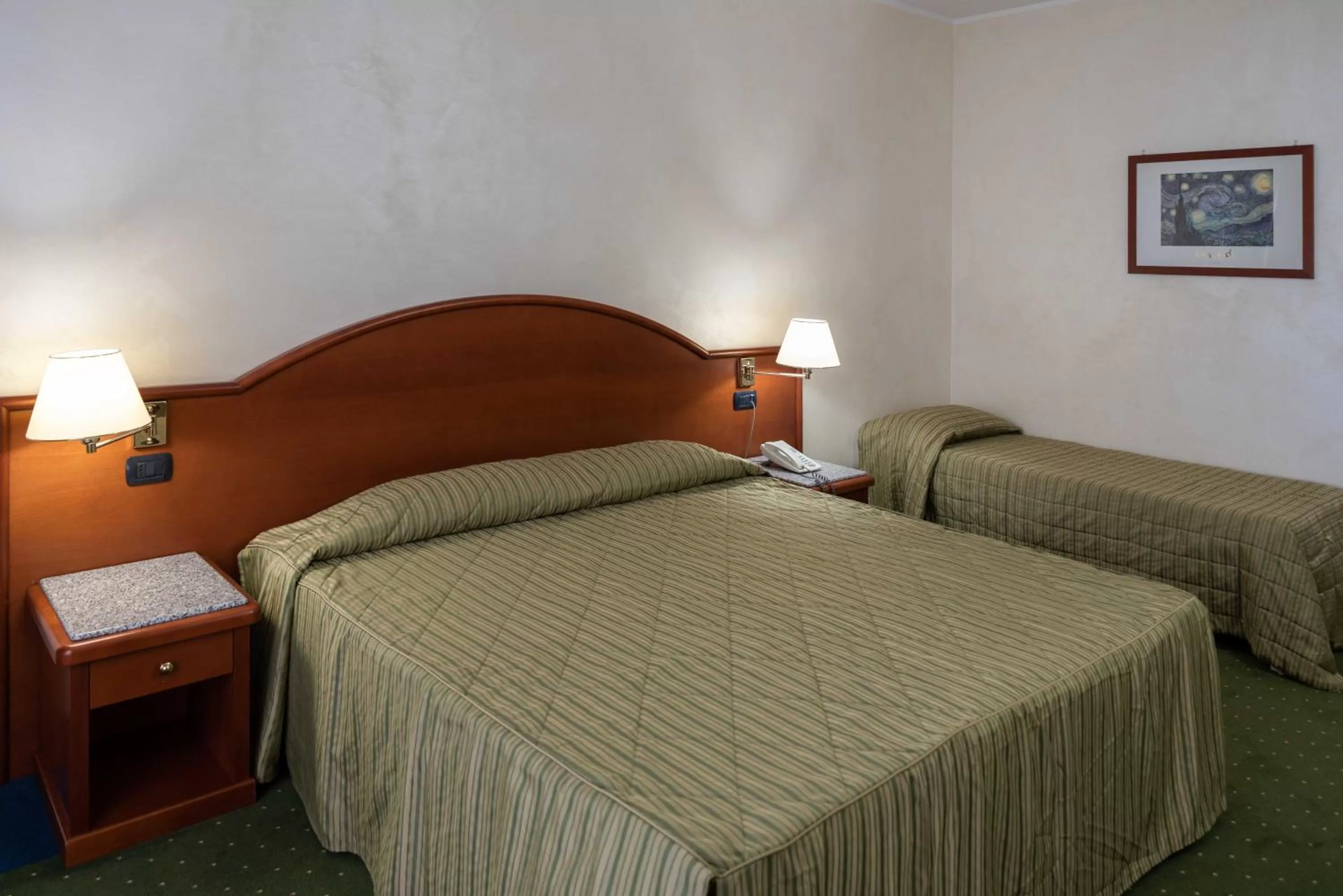 Bed in Edra Palace Hotel & Ristorante