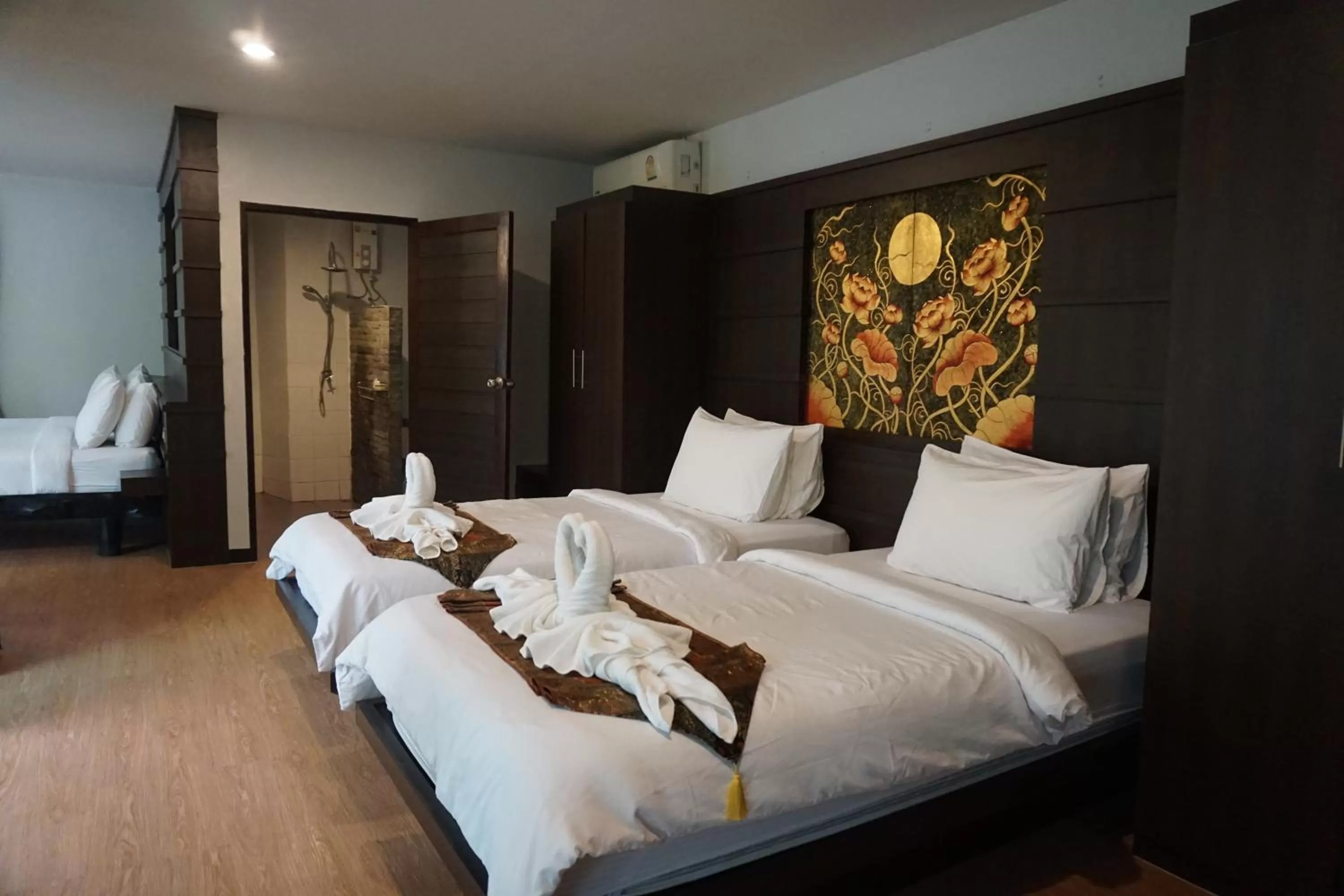 Photo of the whole room, Bed in Rock and Tree House Resort