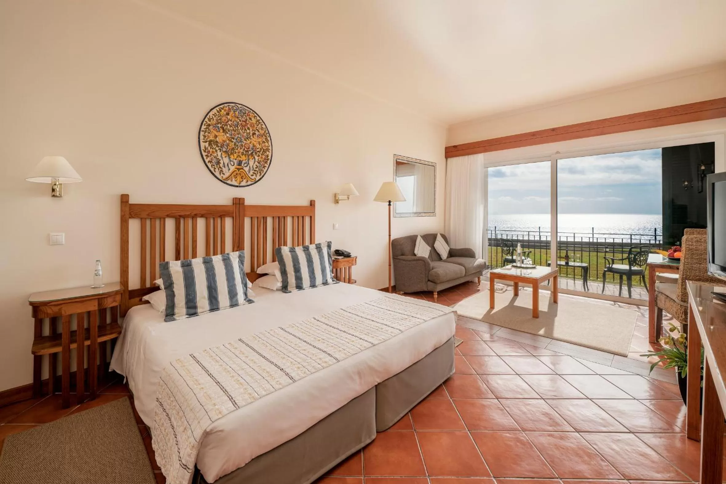 Balcony/Terrace, Bed in Albatroz Beach & Yacht Club