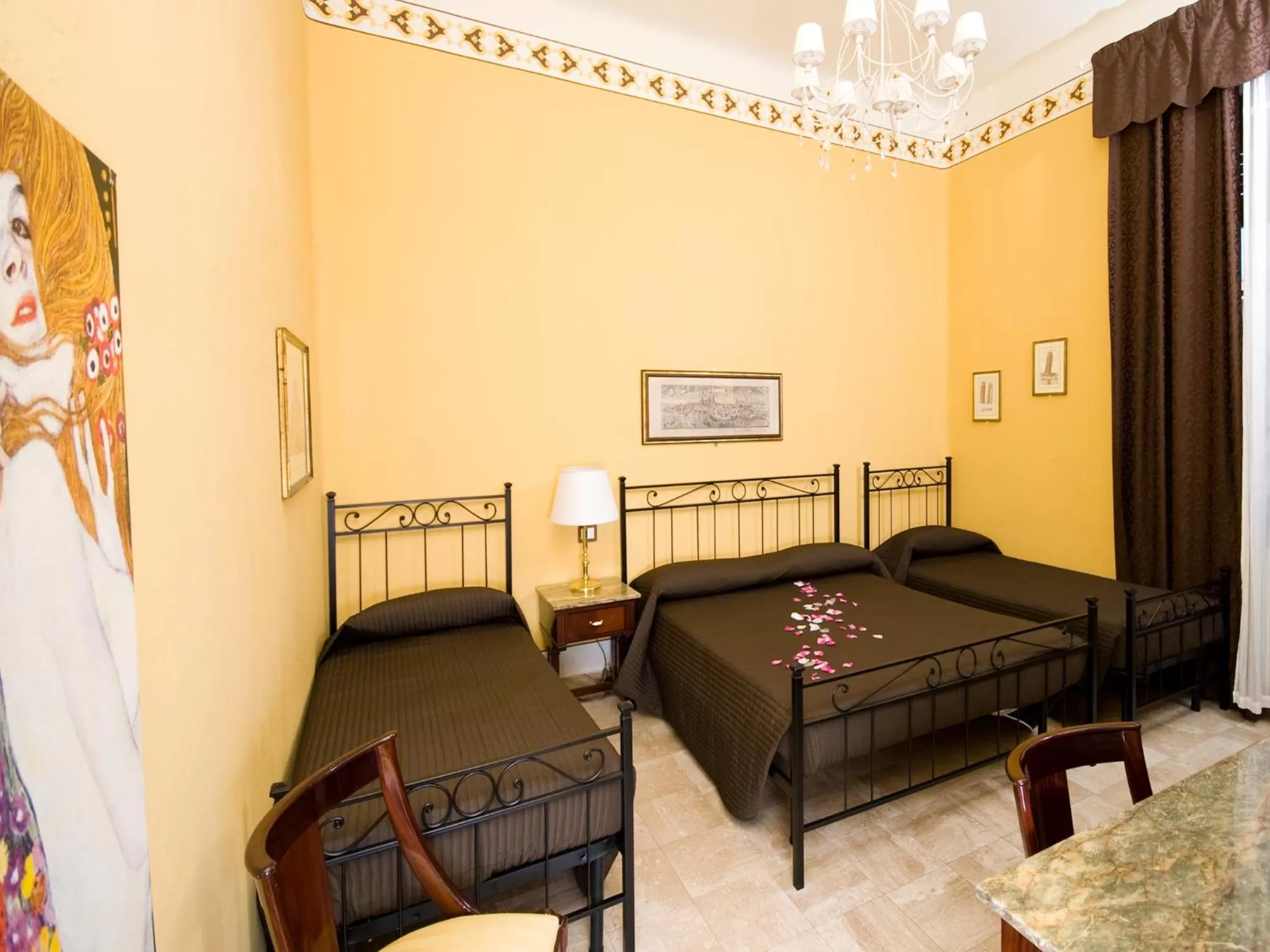 Coffee/tea facilities, Bed in Hotel Pisa Tower