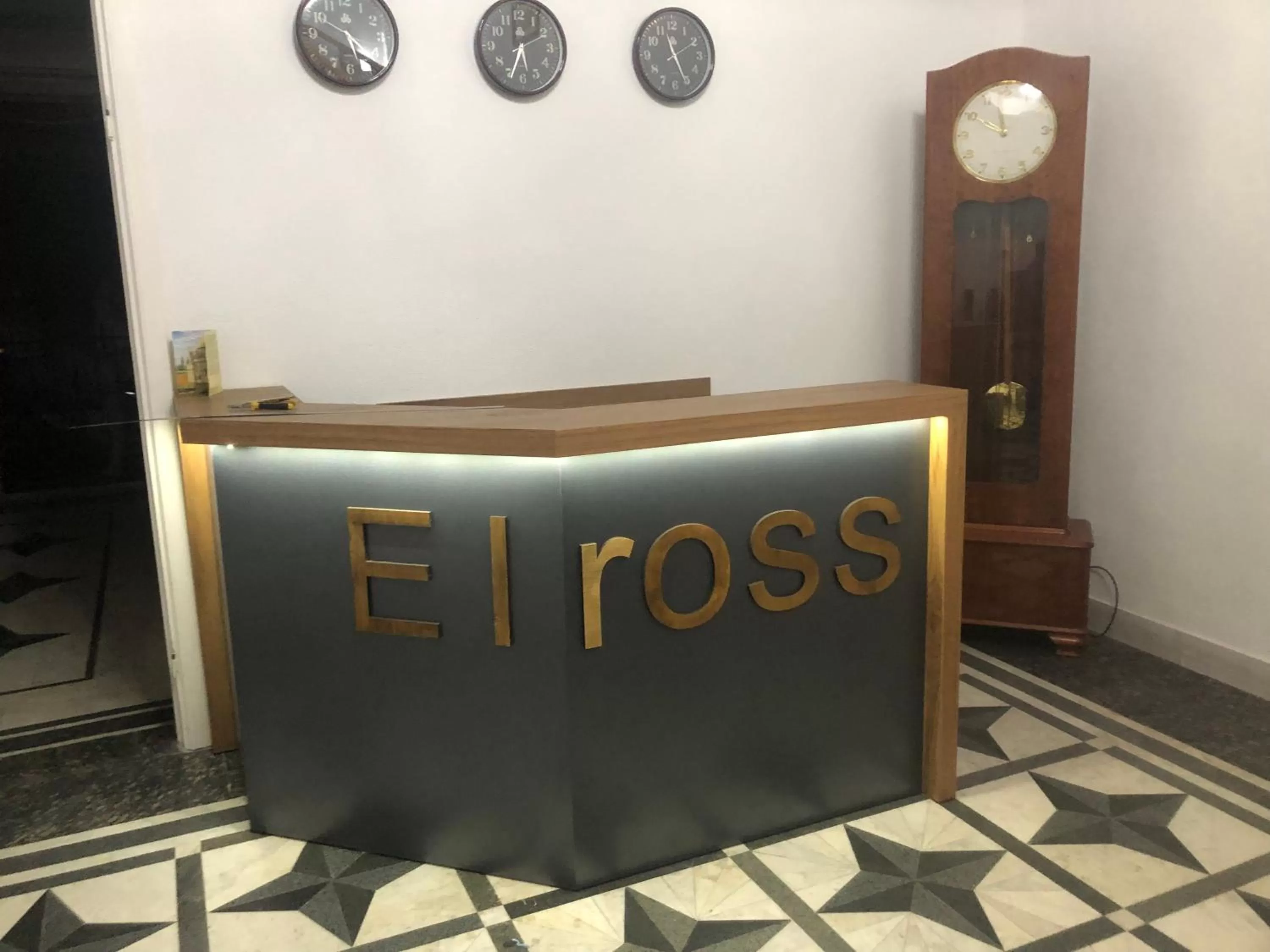 Elross Hotel