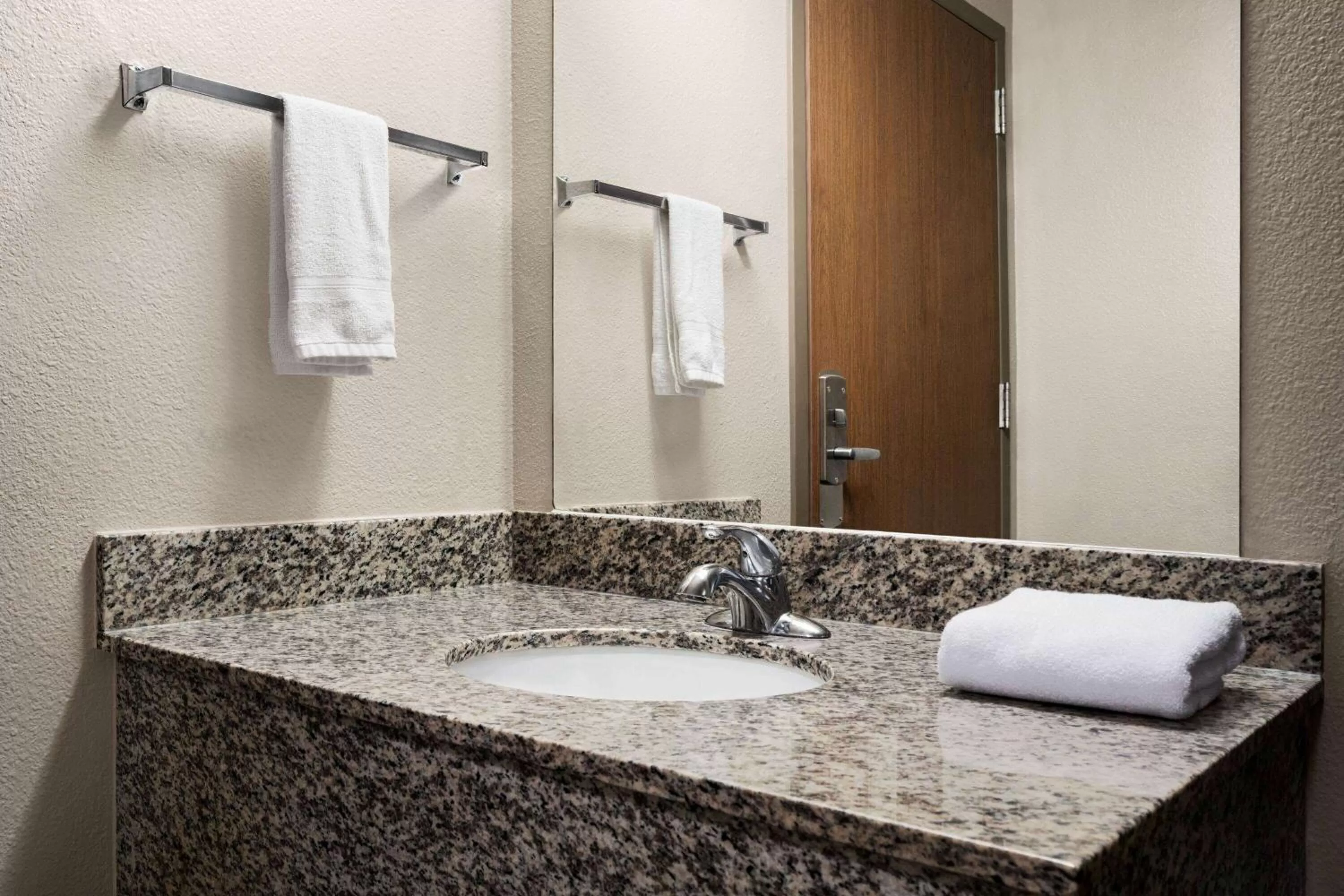 TV and multimedia in Travelodge by Wyndham Yuma