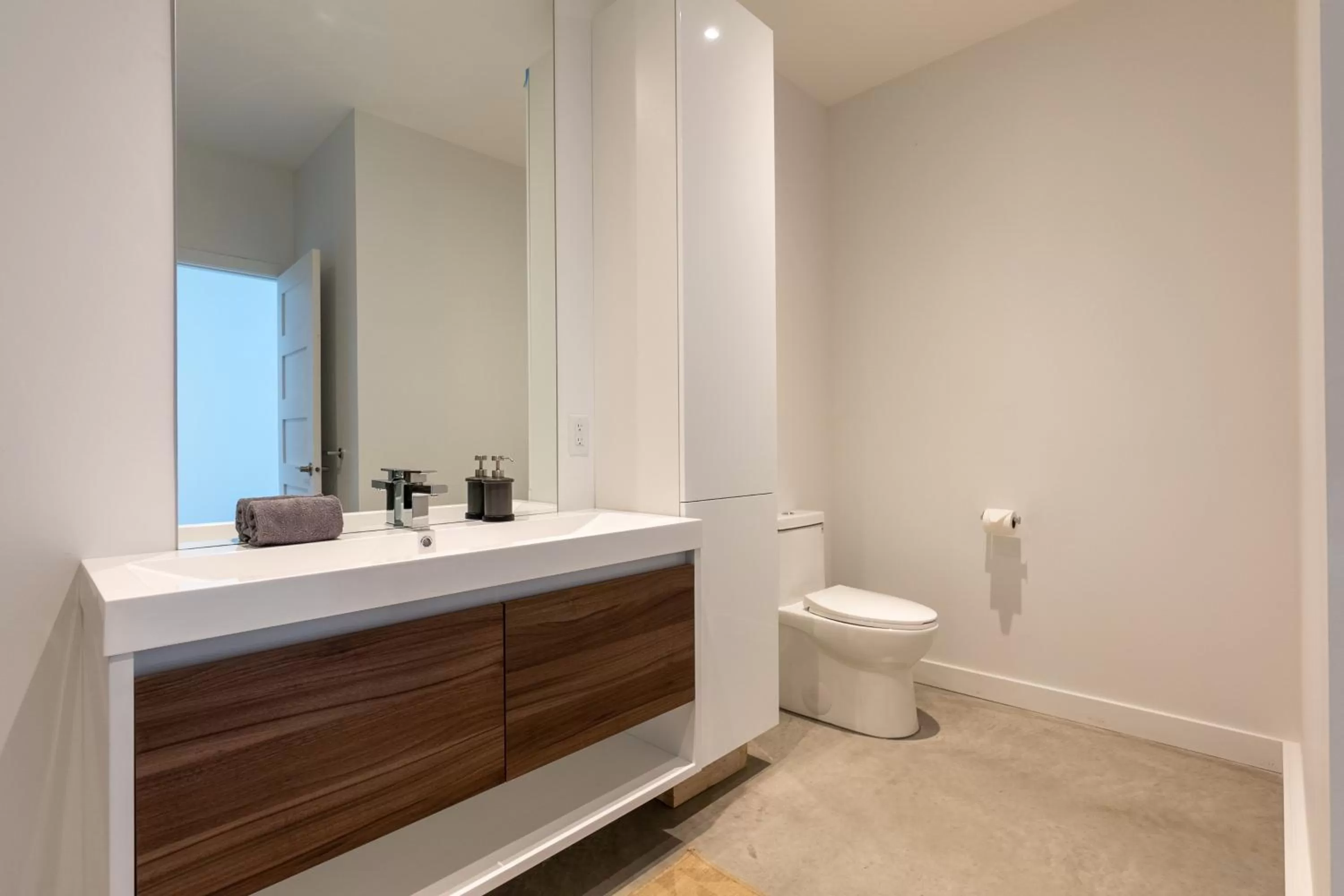 Bathroom in Hôtel Val-David - Appartements de la Gare