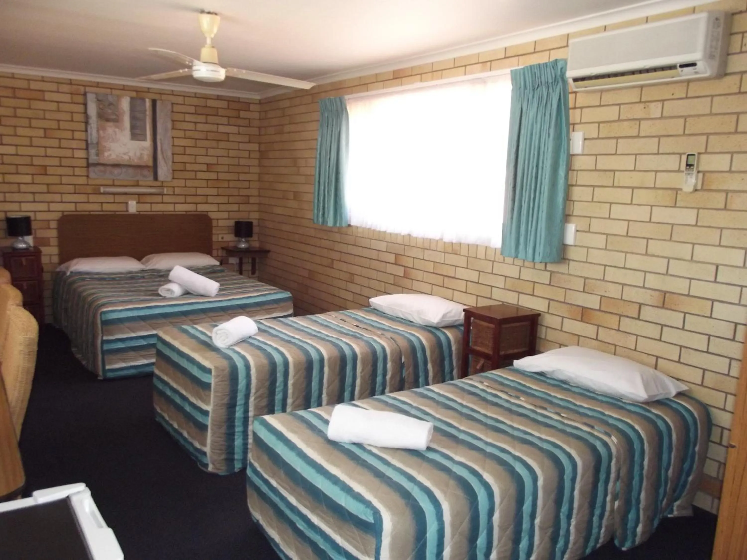 Bed in Bridge Street Motor Inn