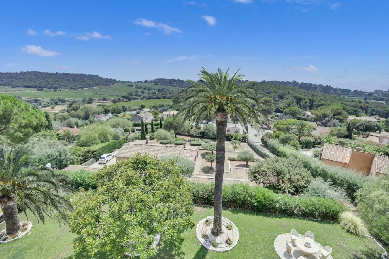Garden view in Le Château de Mei Lese