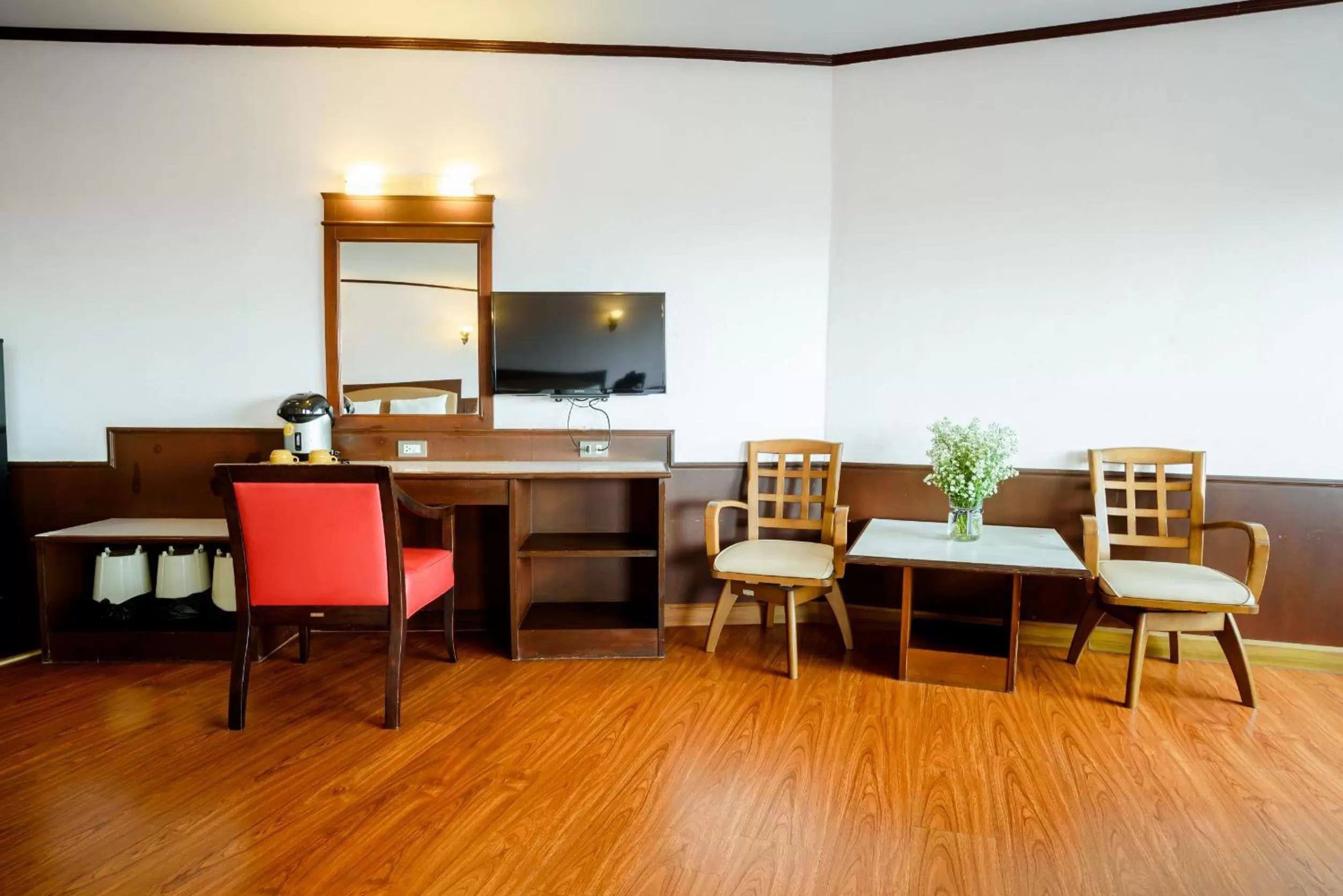 Seating area in Marine Yensabai Pattaya