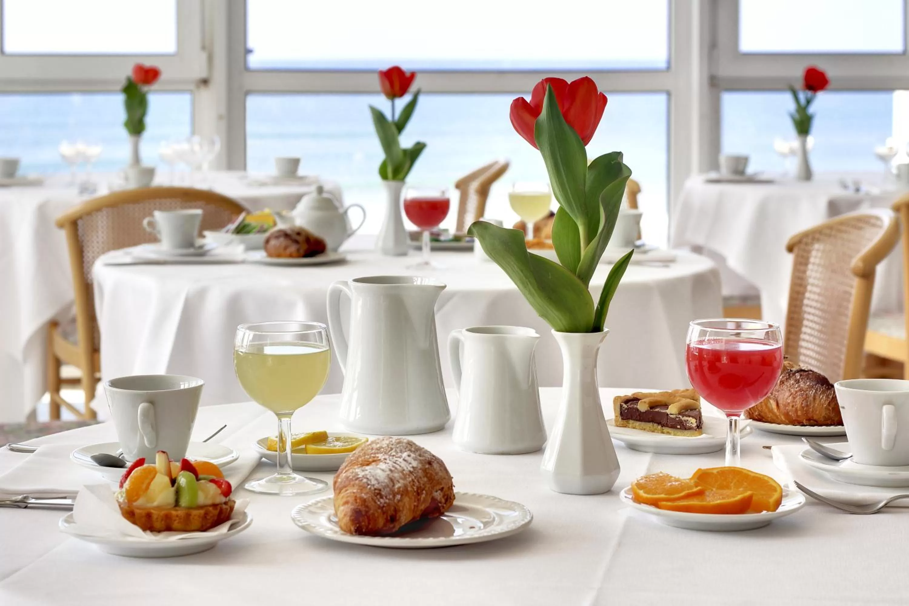 Restaurant/places to eat in Hotel Mida