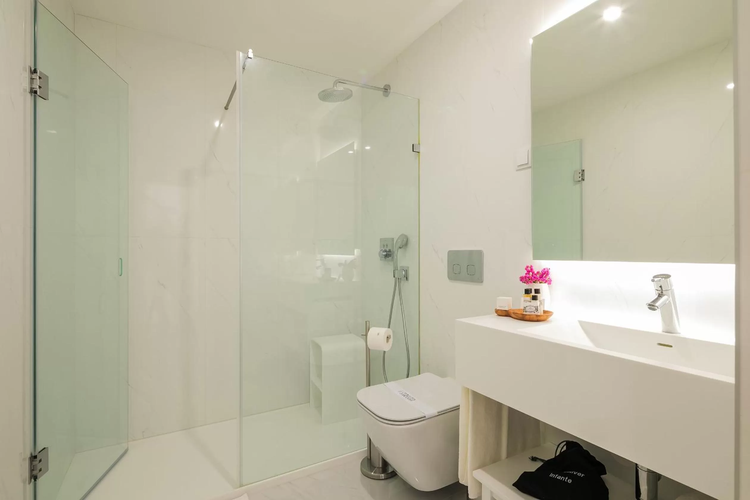 Bathroom in Porto River Infante