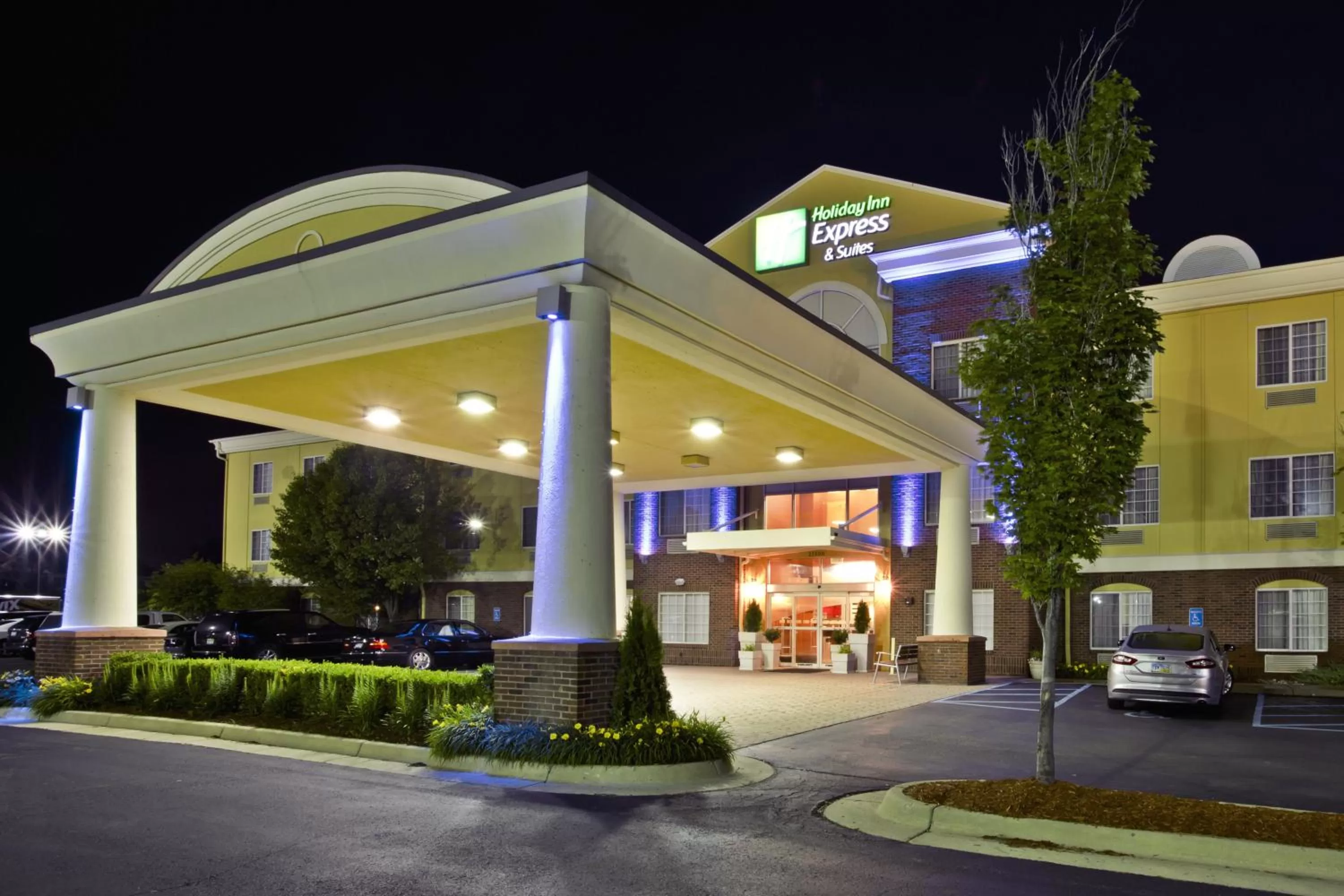 Property building in Holiday Inn Express Hotel & Suites Woodhaven by IHG