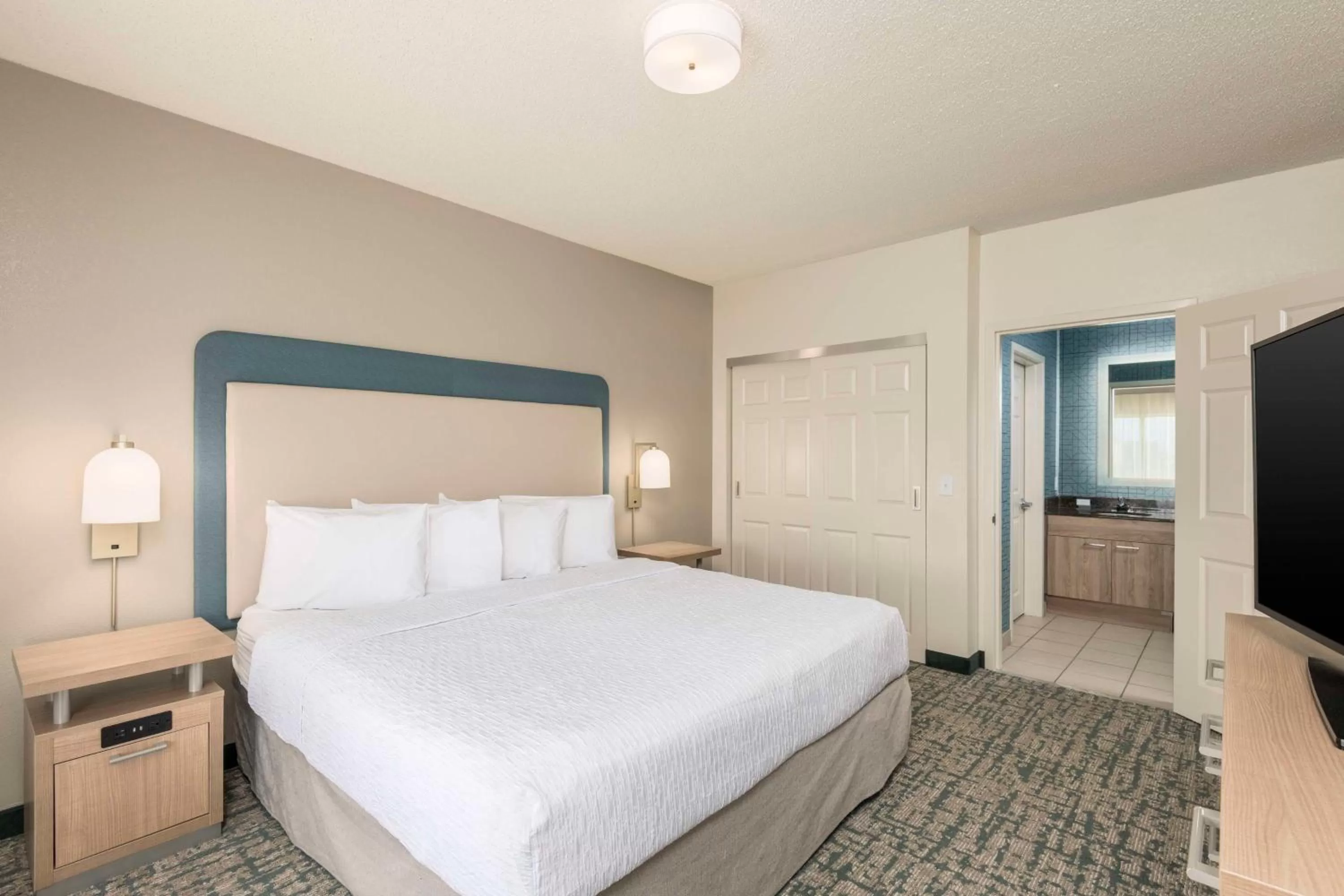 One-Bedroom King Suite - Disability Access/Non-Smoking in Homewood Suites Miami Airport/Blue Lagoon