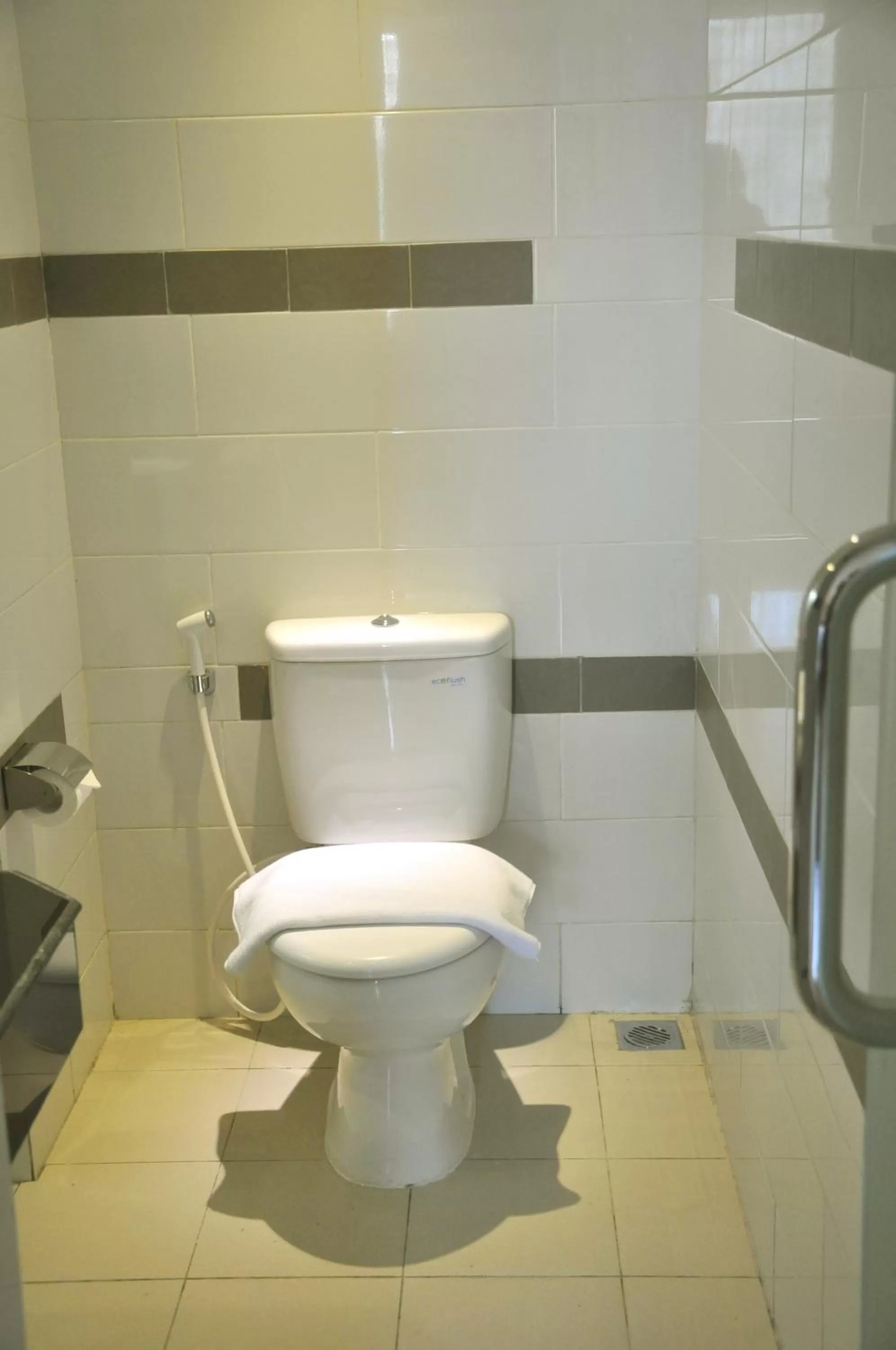 Toilet in LAMORA Sagan Yogyakarta - formerly H Boutique Yogyakarta