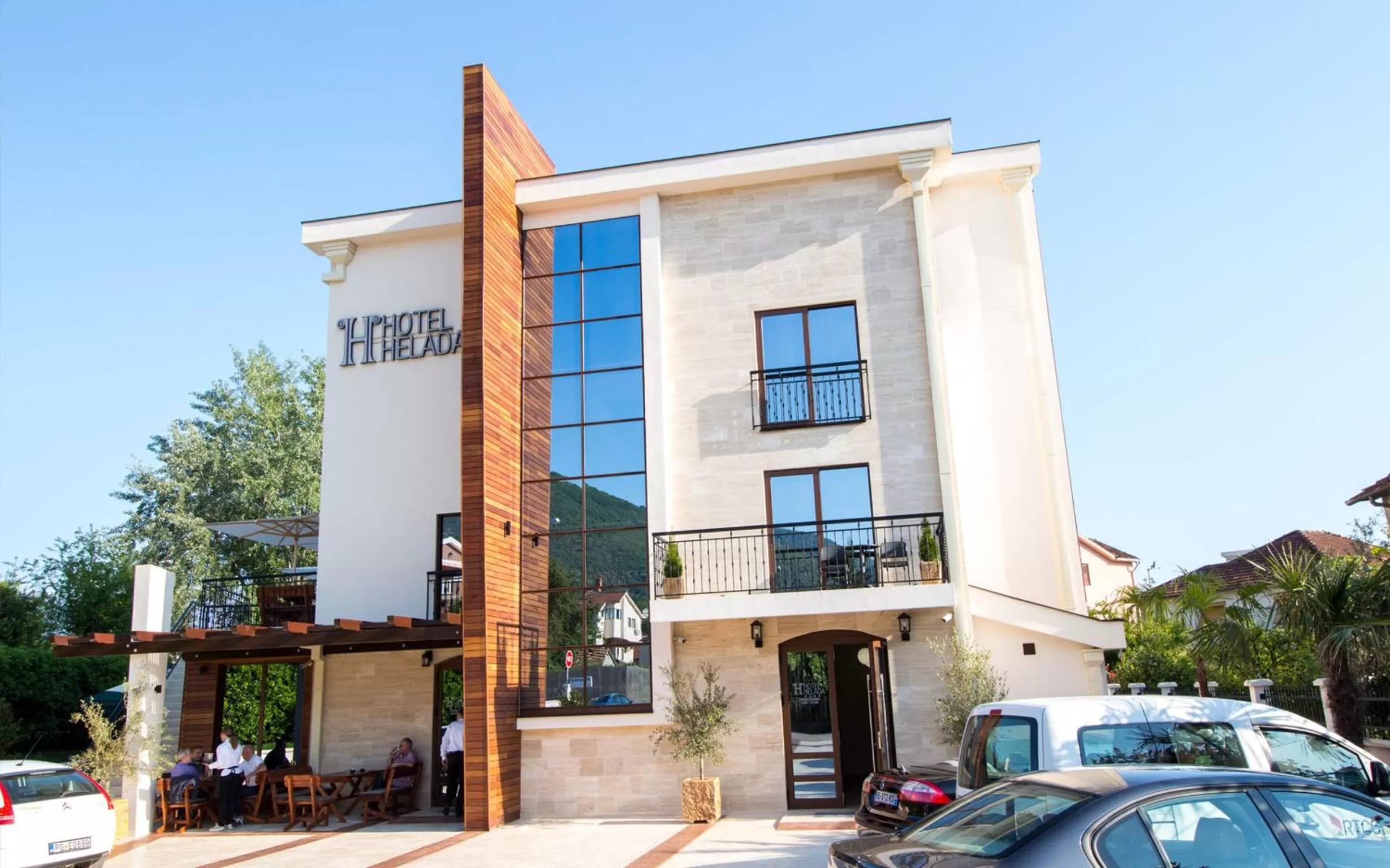 Facade/entrance, Property Building in Hotel Helada