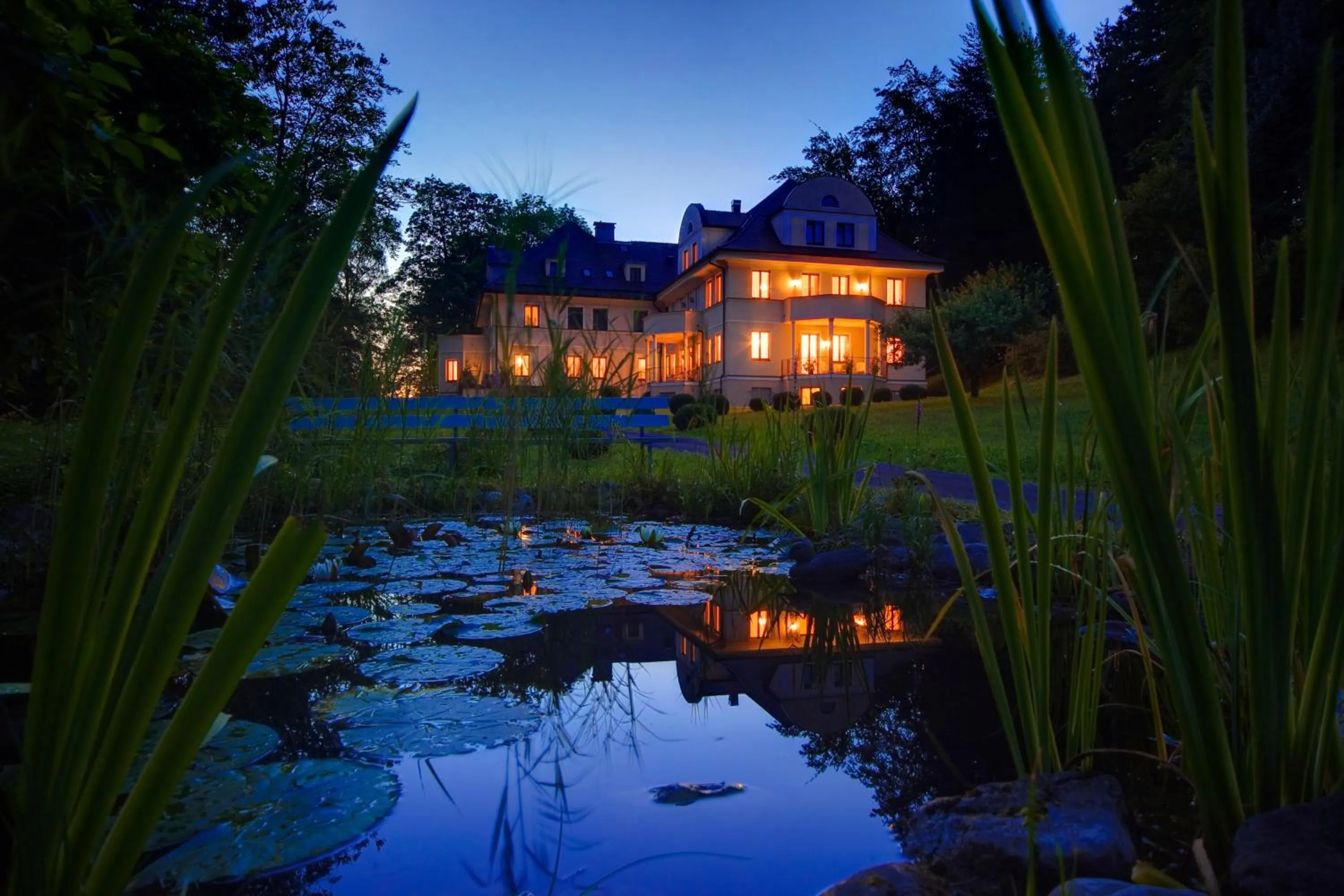 Property Building in Villa Toscana