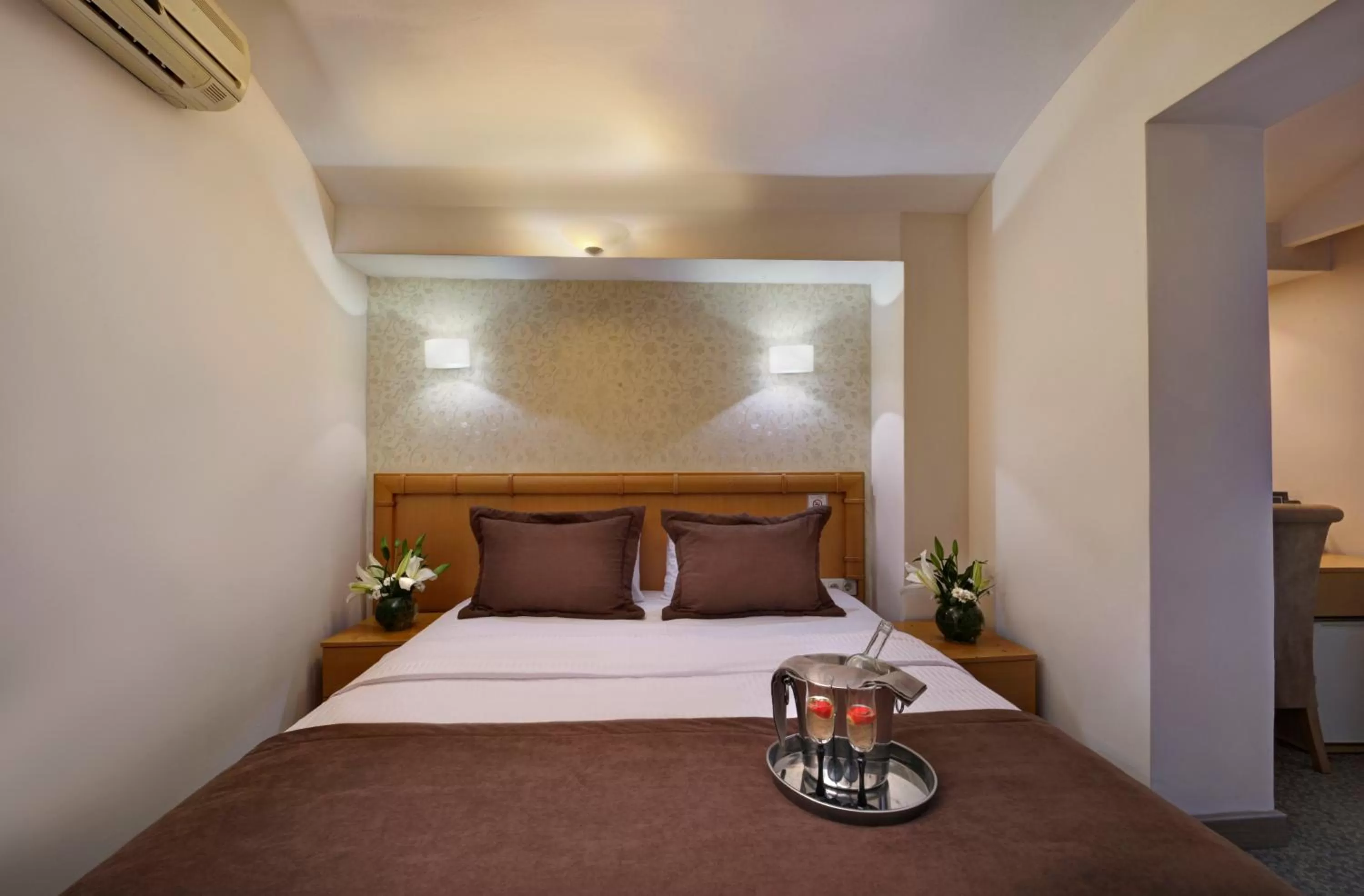 Bed in Stargate Hotel&Spa